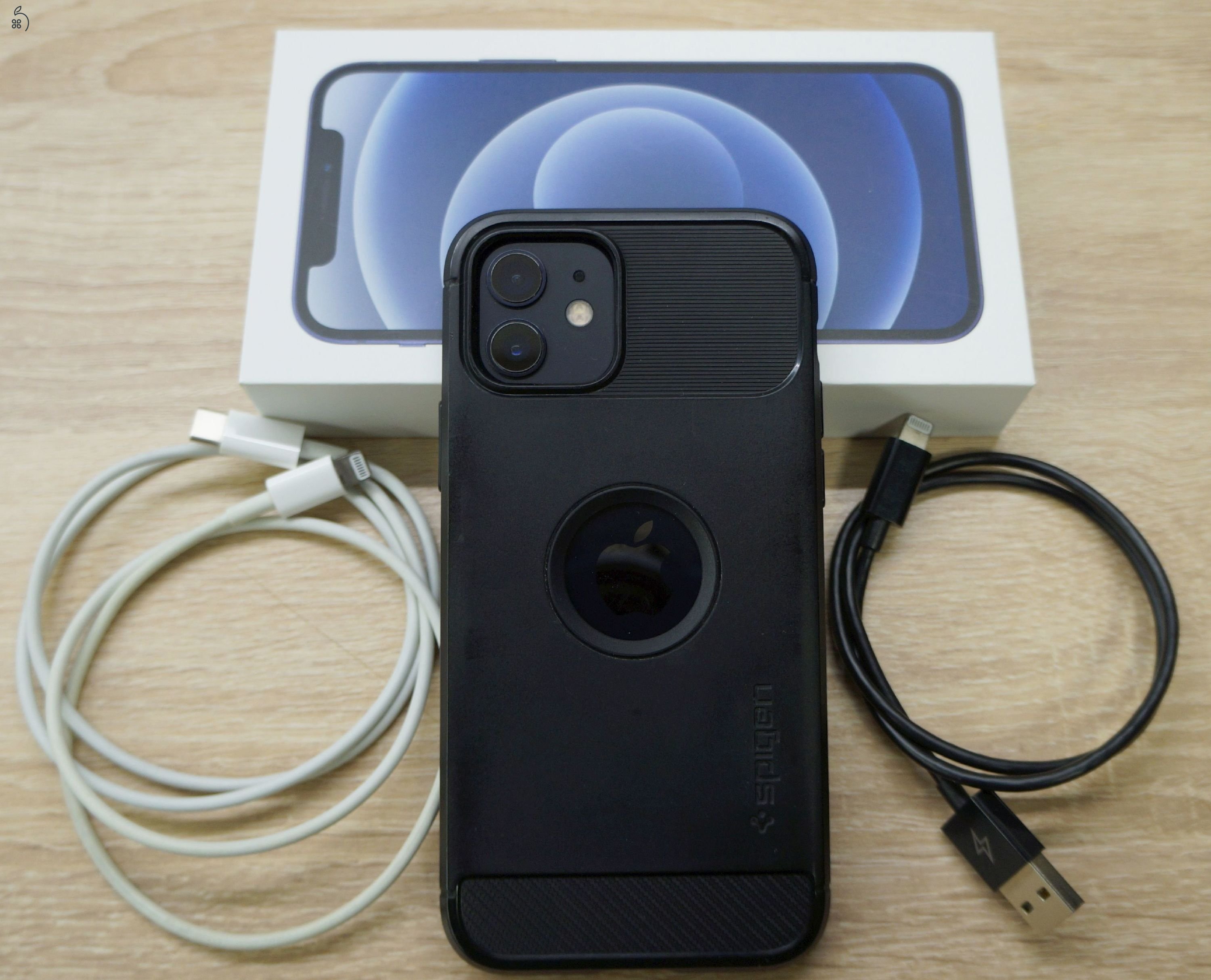 iPhone 12 64 GB kártyafüggetlen, fekete, újszerű állapot