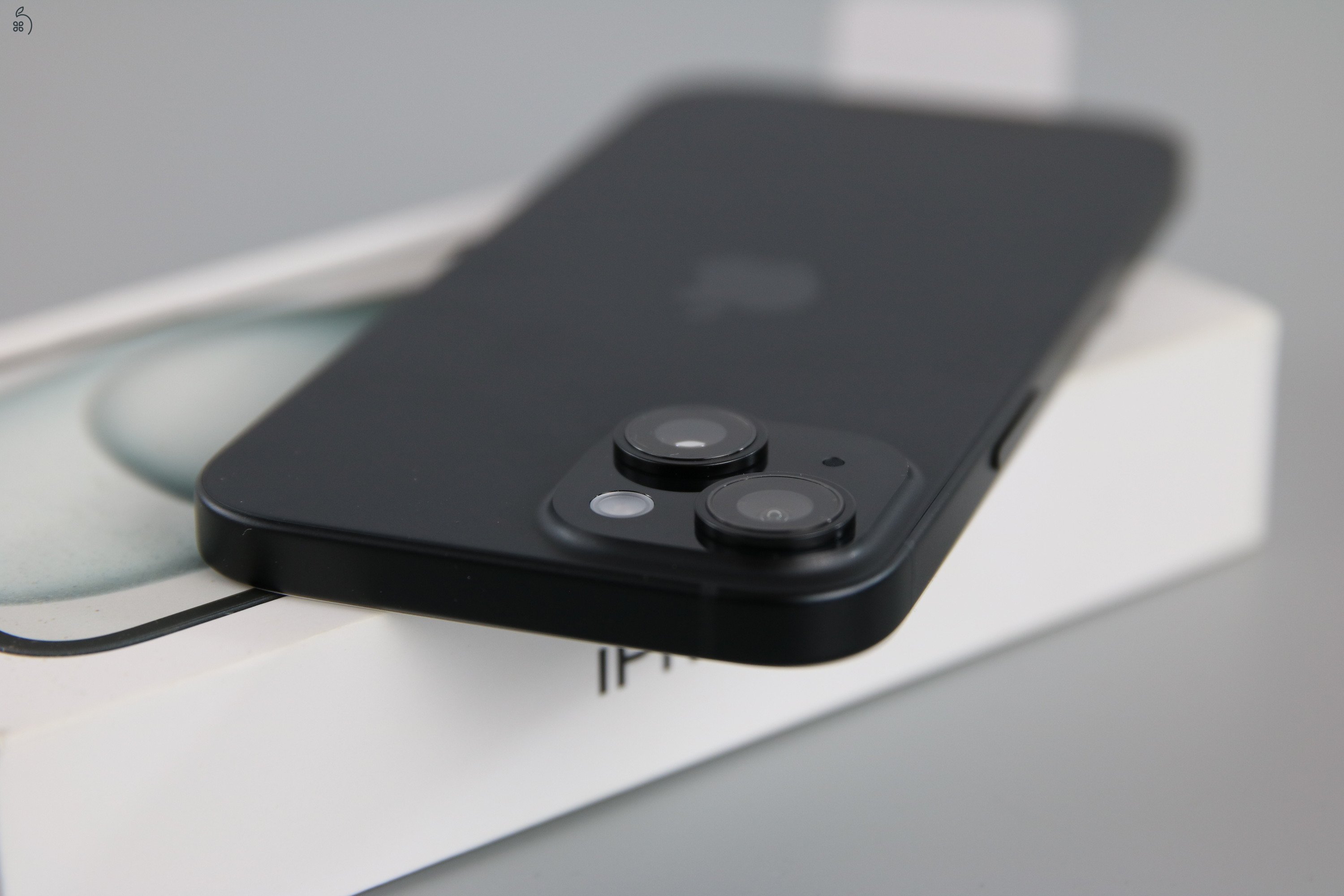 iPhone 15- 128 GB- Black, fekete – Új, sosem aktivált  + 40–50k extra