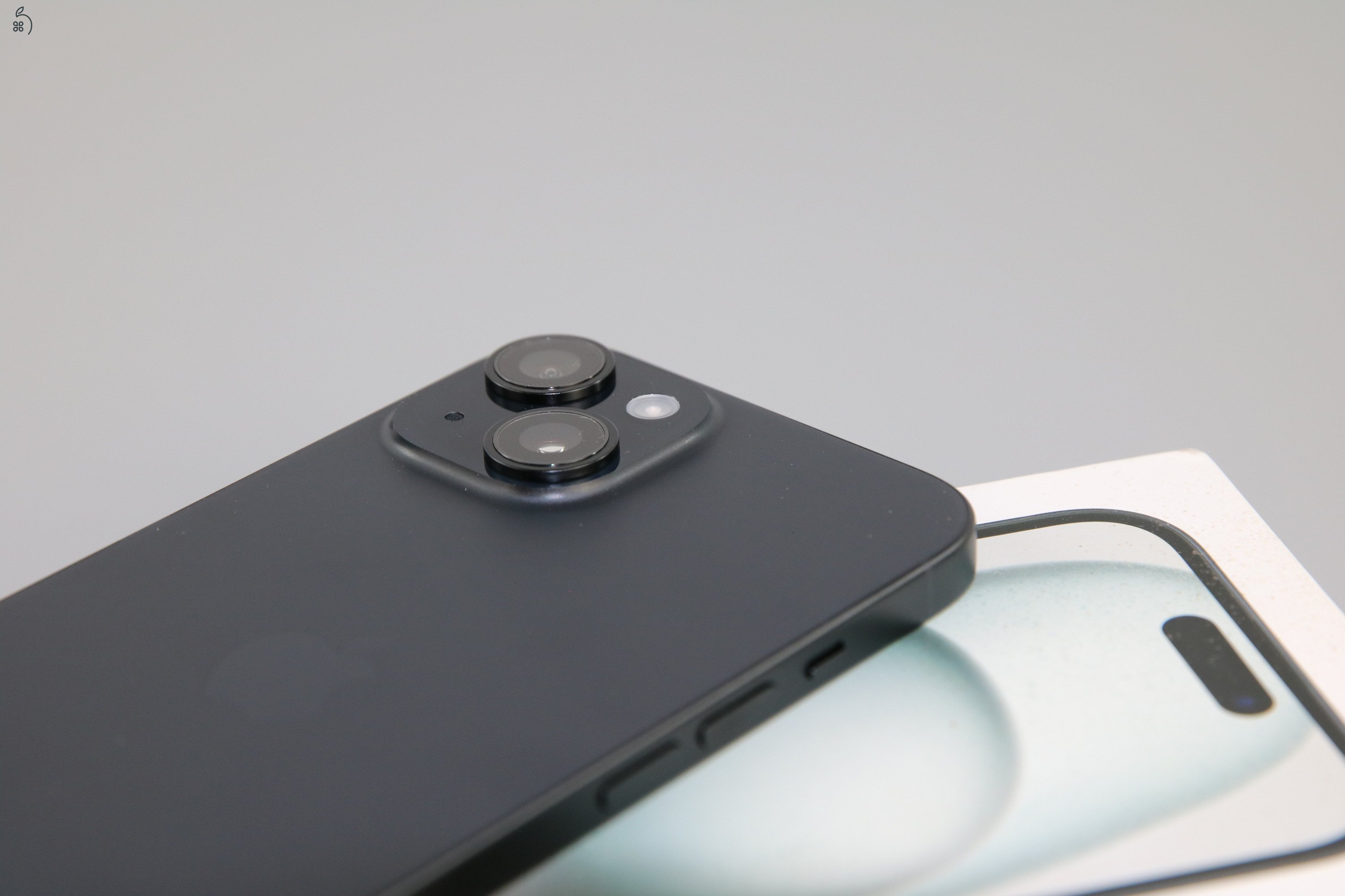 iPhone 15- 128 GB- Black, fekete – Új, sosem aktivált  + 40–50k extra