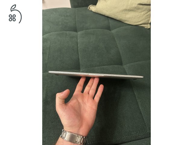 2020 M1 Macbook Air kitűnő 13”