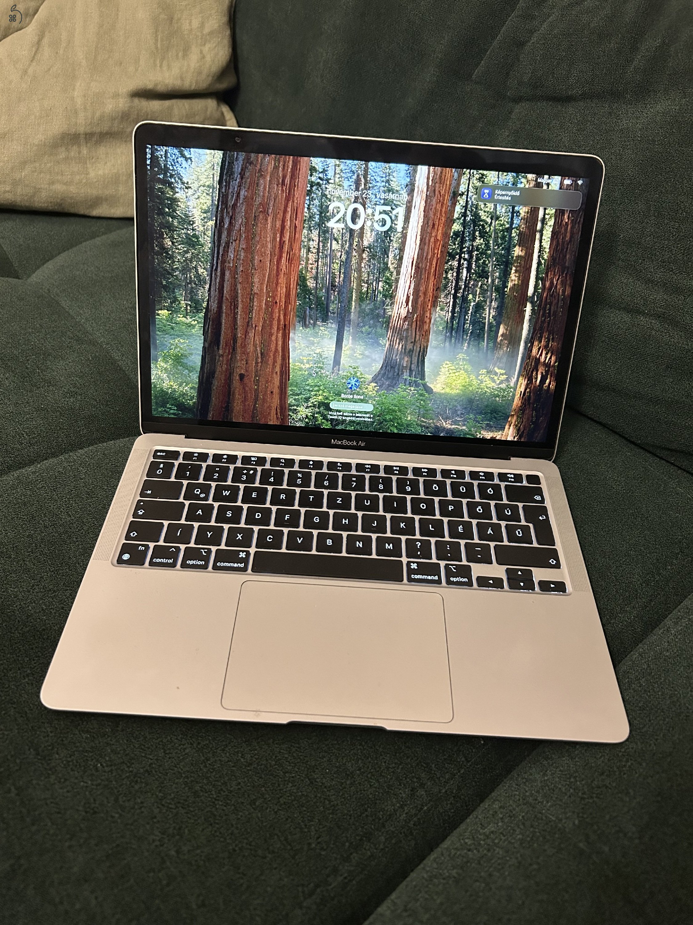 2020 M1 Macbook Air kitűnő 13”