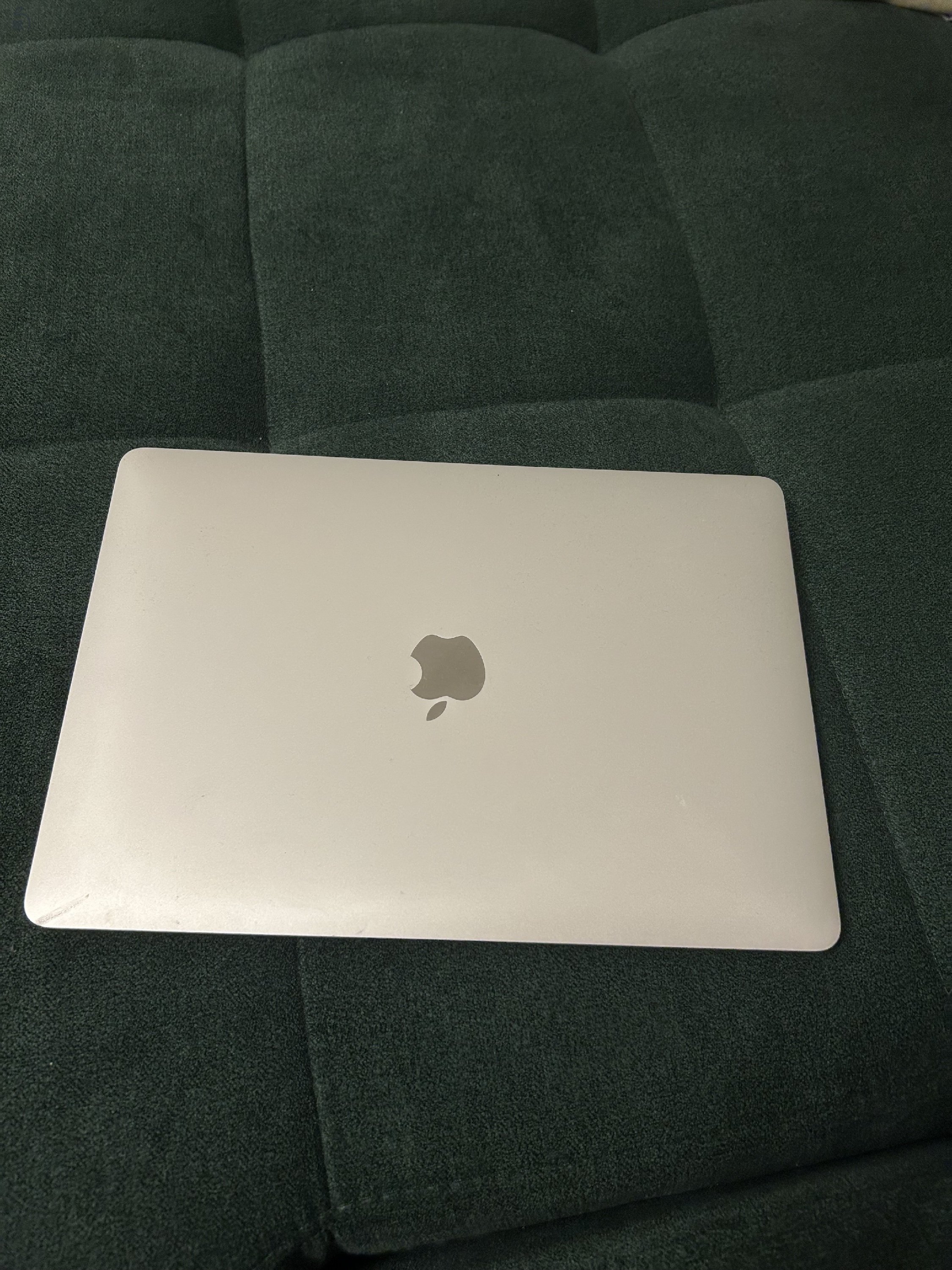 2020 M1 Macbook Air kitűnő 13”
