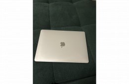 2020 M1 Macbook Air kitűnő 13”