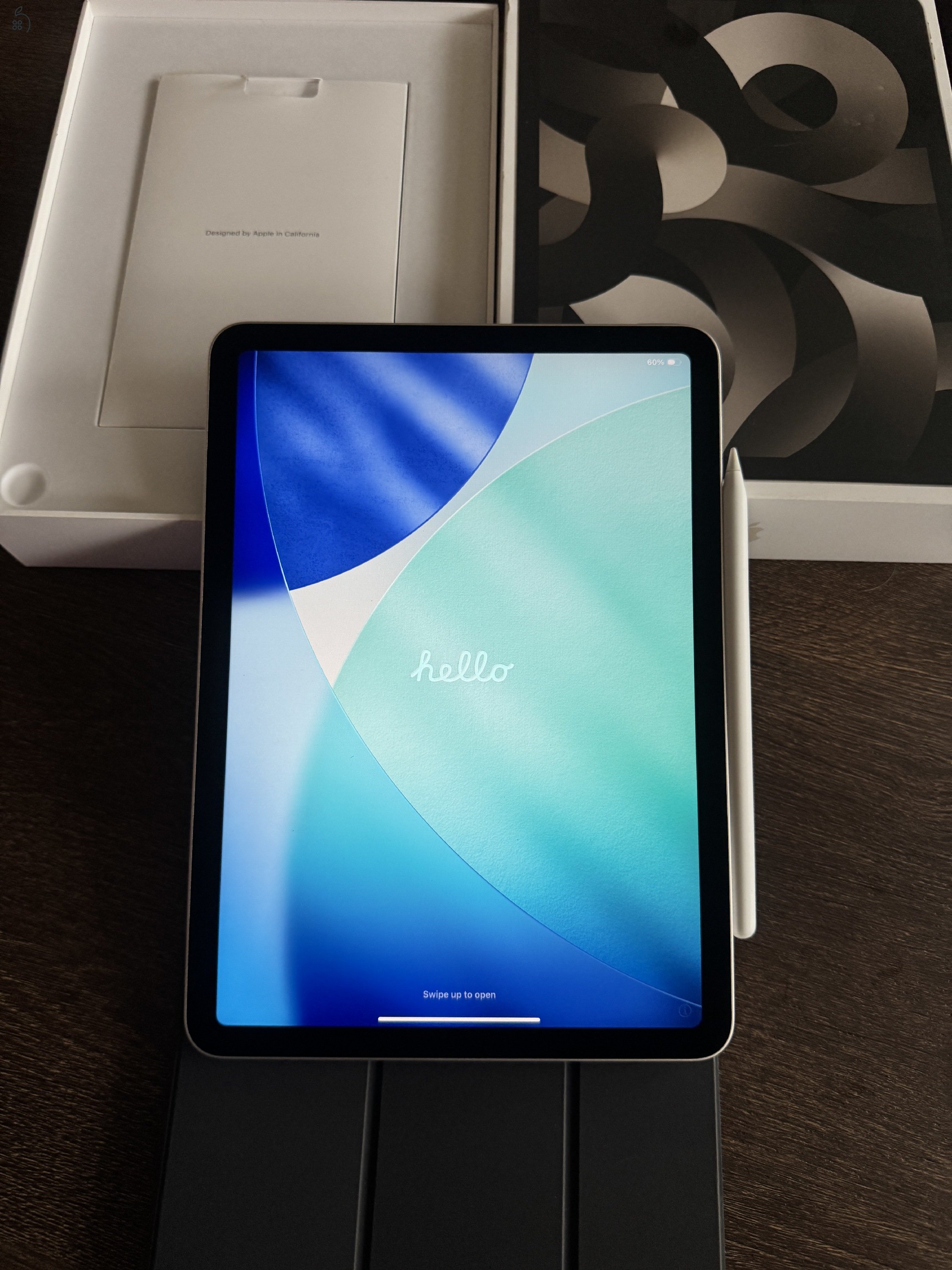 Eladó iPad Air 5. generáció – 64GB Wi-Fi – Starlight + Apple Pencil + eredeti Apple tok