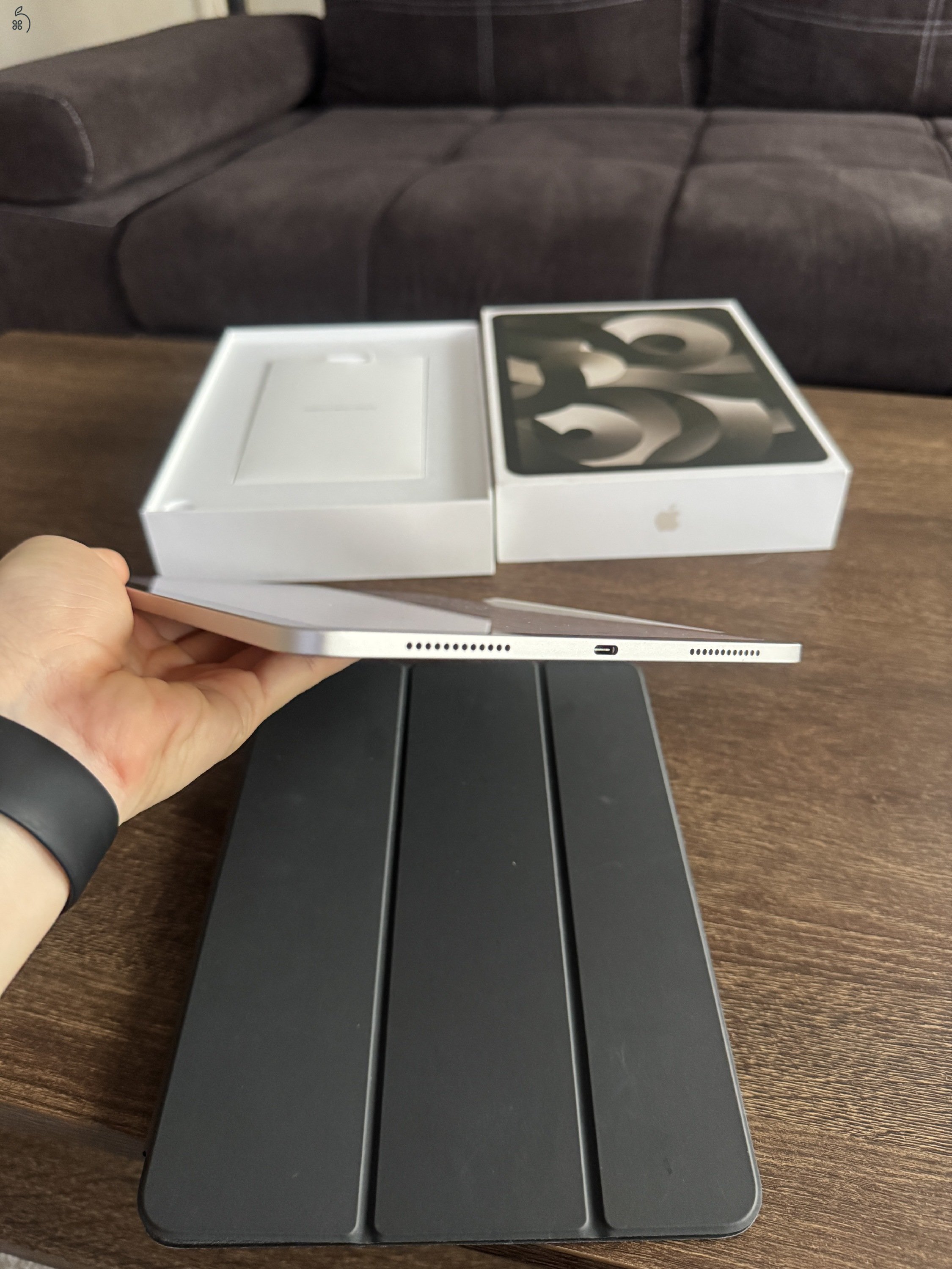 Eladó iPad Air 5. generáció – 64GB Wi-Fi – Starlight + Apple Pencil + eredeti Apple tok