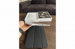 Eladó iPad Air 5. generáció – 64GB Wi-Fi – Starlight + Apple Pencil + eredeti Apple tok