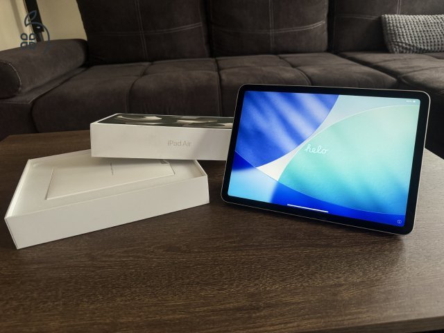 Eladó iPad Air 5. generáció – 64GB Wi-Fi – Starlight + Apple Pencil + eredeti Apple tok
