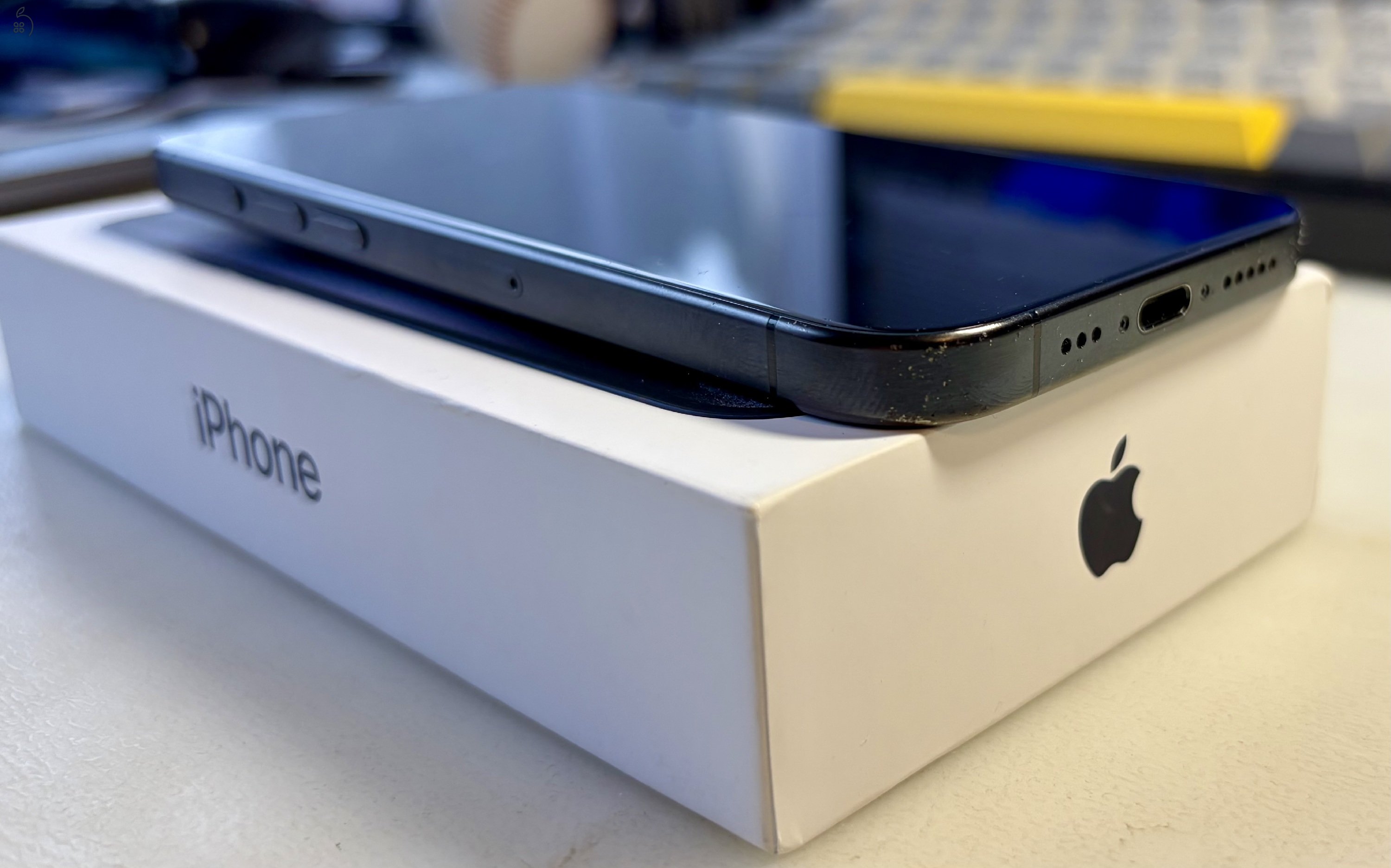 IPhone 15 Pro 256 GB titánkék független