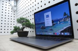 Apple MacBook Pro 13” (2020, M1) – Retina 2560×1600, akár 17 óra – 8 GB RAM – 500 GB SSD – Használt, karcmentes – 278 ciklus / 91% akku – 3 hónap garancia