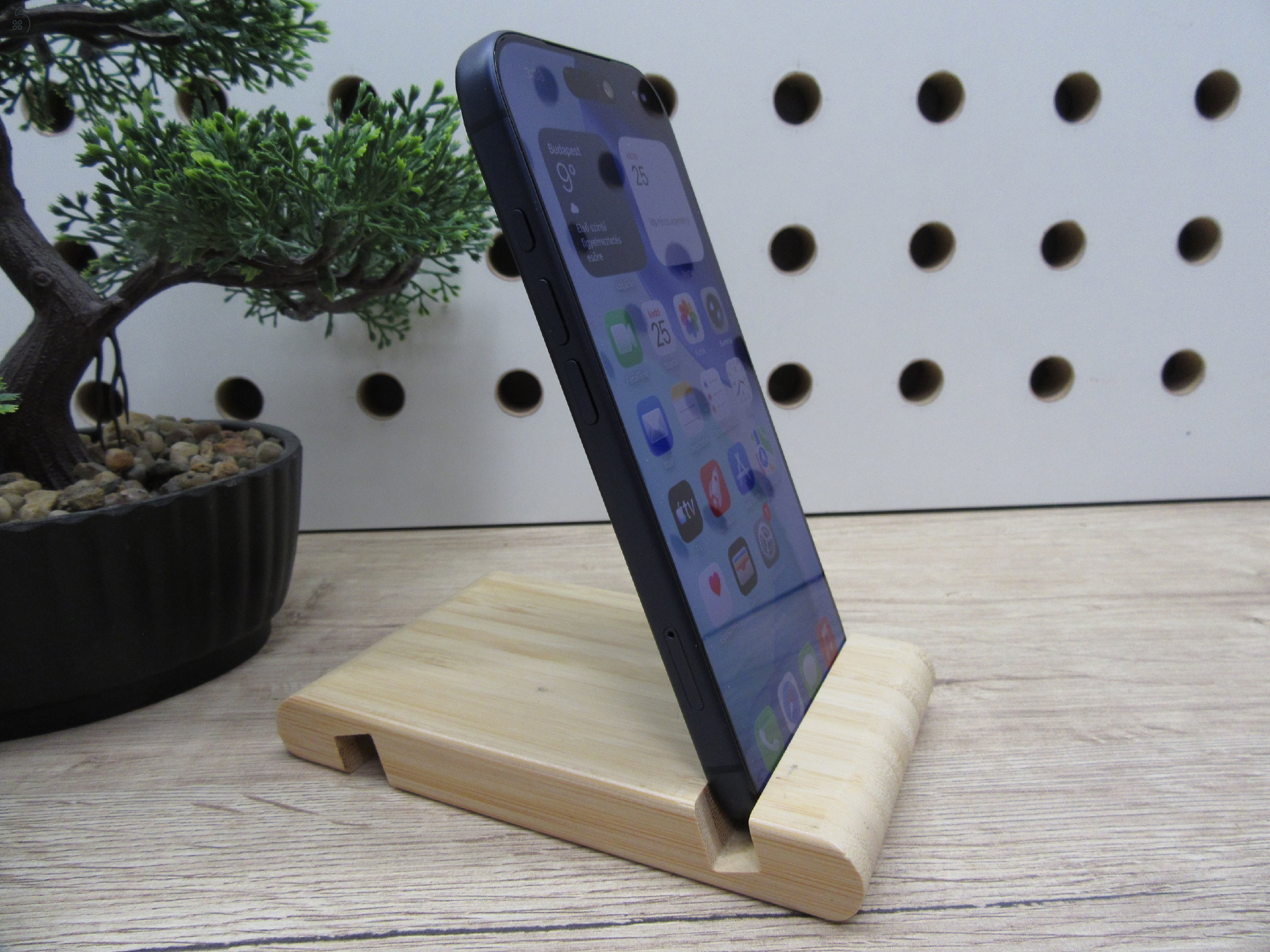 Apple iPhone 17 Pro – Deep Blue – ProMotion 120 Hz, titán dizájn, USB-C – 256 GB – Használt, újszerű – 100% akku – Apple garancia 2026. 10. 26-ig