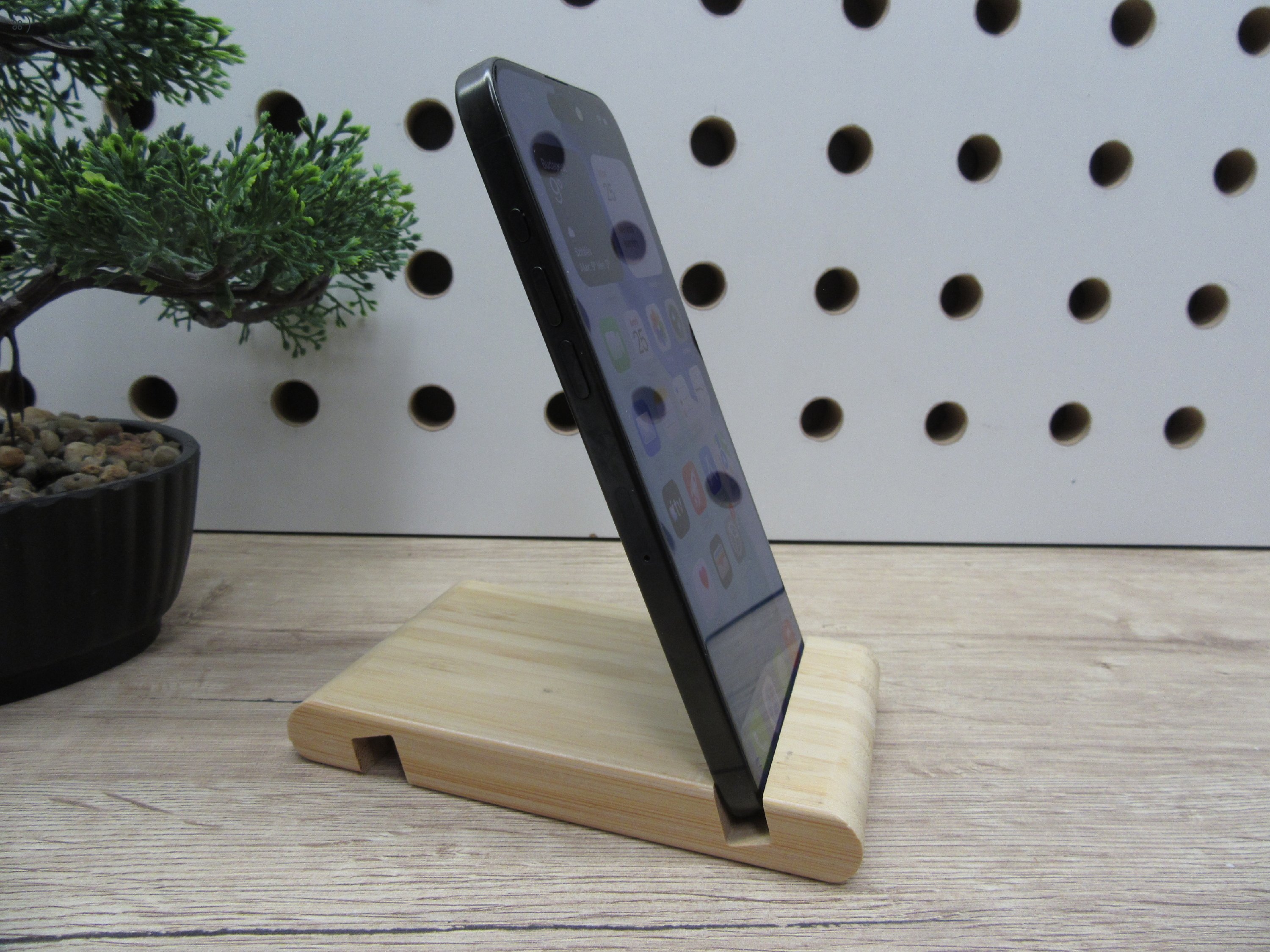 Apple iPhone 15 Pro Max – Black Titanium – ProMotion 120 Hz, A17 Pro, 5× tele – 256 GB – Használt, karcmentes – 100% akku – Garancia 2026. 06. 04-ig