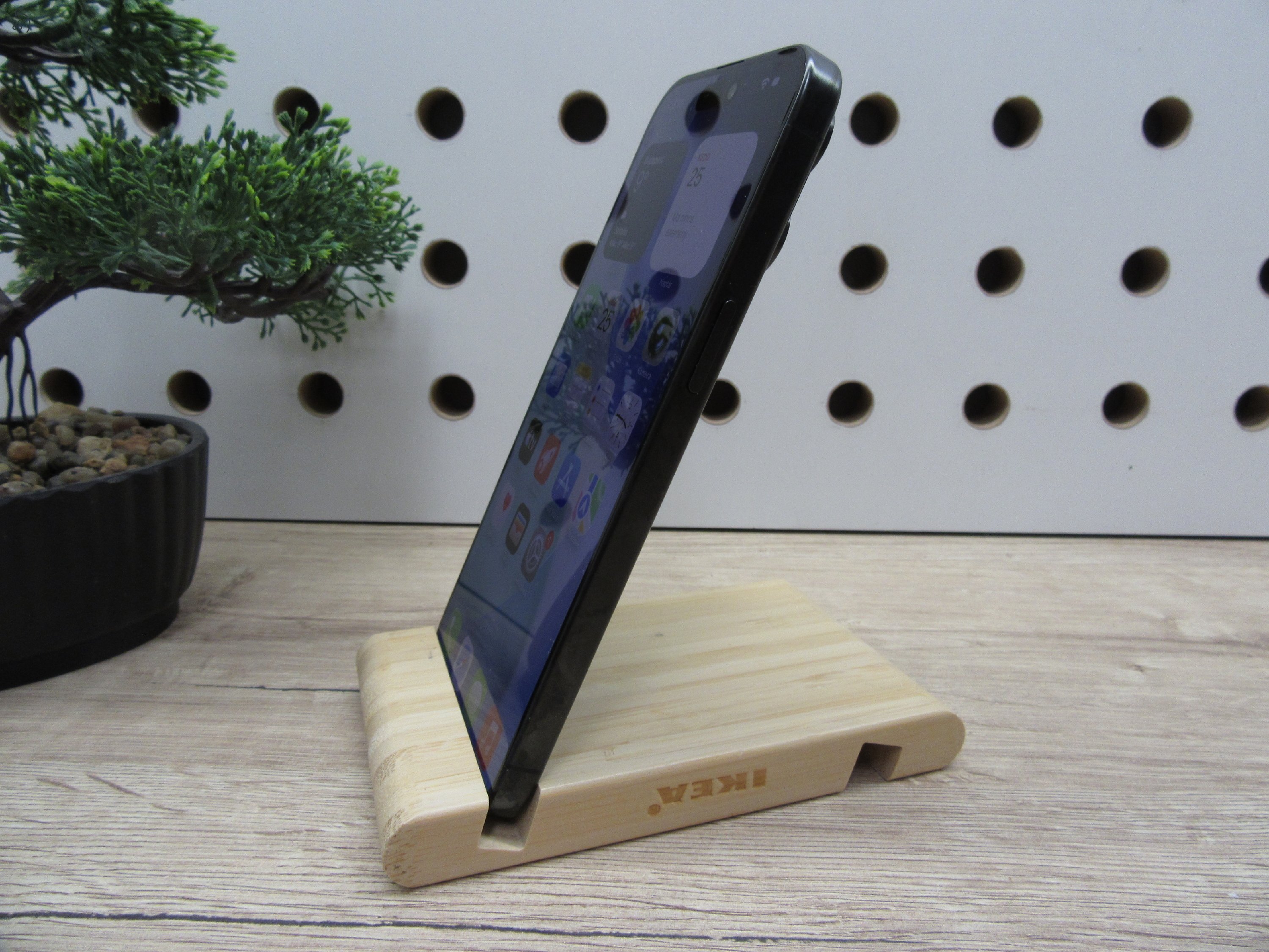 Apple iPhone 15 Pro Max – Black Titanium – ProMotion 120 Hz, A17 Pro, 5× tele – 256 GB – Használt, karcmentes – 100% akku – Garancia 2026. 06. 04-ig