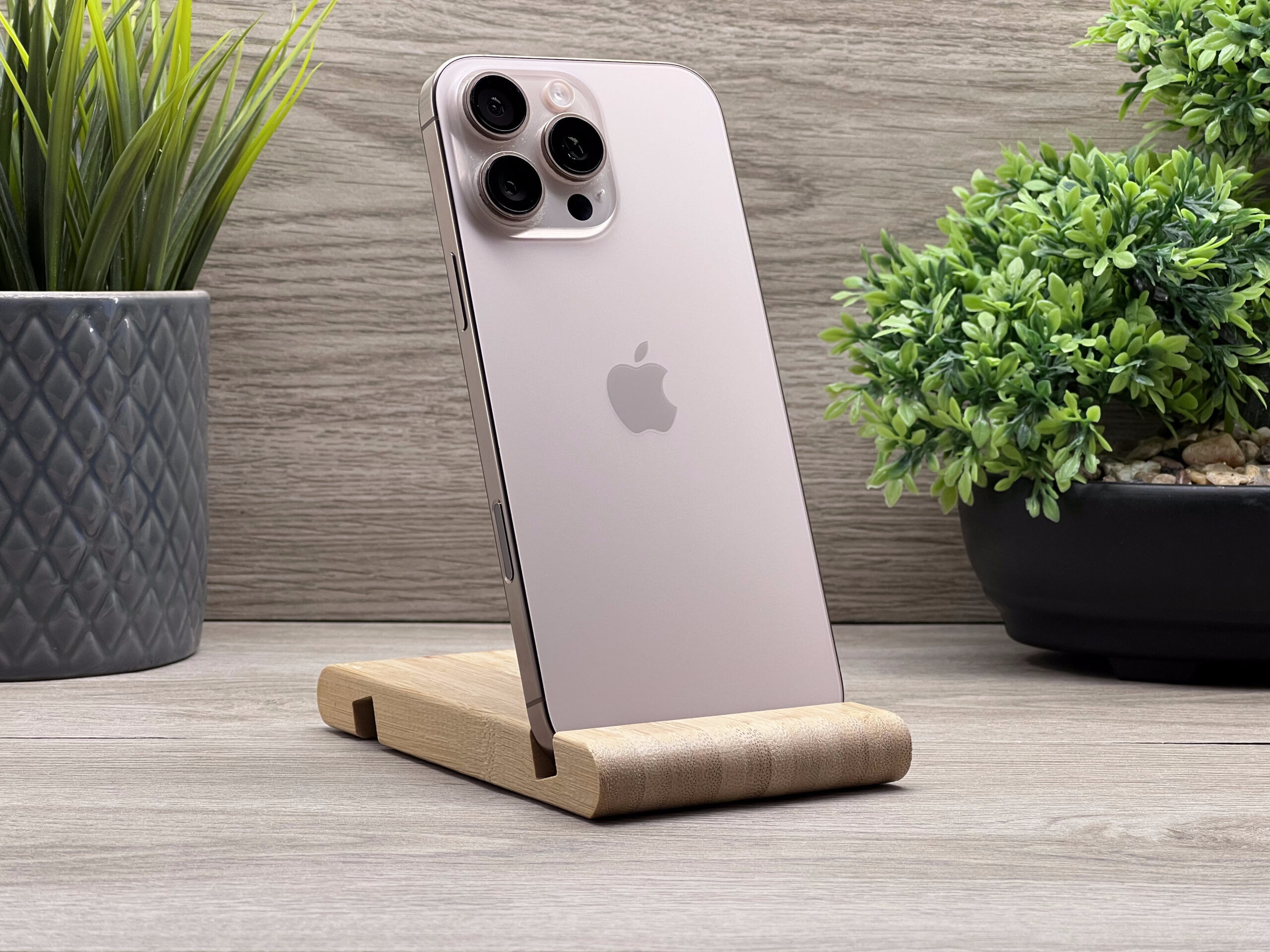 Hibátlan iPhone 16 Pro Max Desert Titanium 256GB 2 ÉV Garanciával Számlával 97% Akku