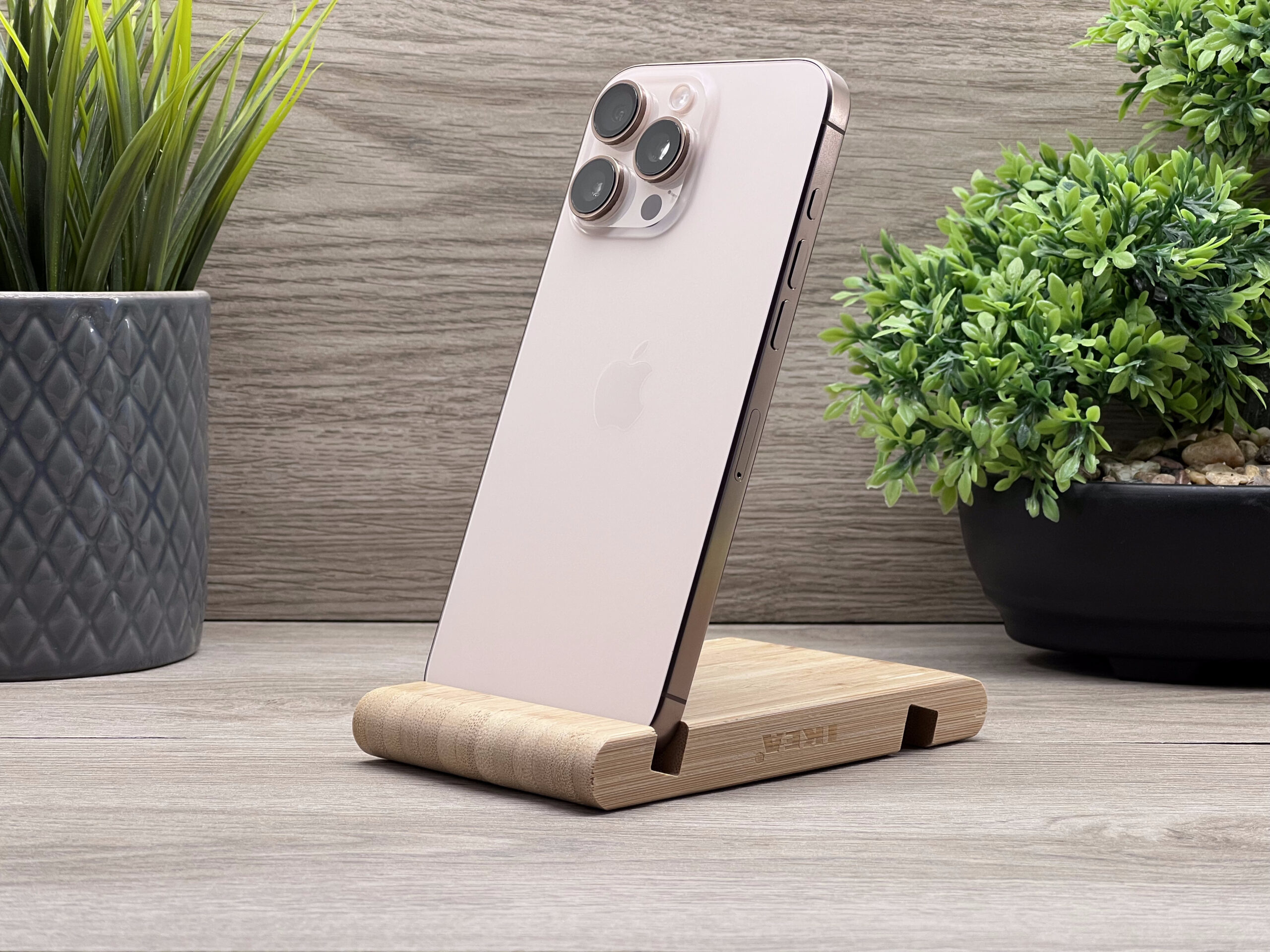 Hibátlan iPhone 16 Pro Max Desert Titanium 256GB 2 ÉV Garanciával Számlával 97% Akku