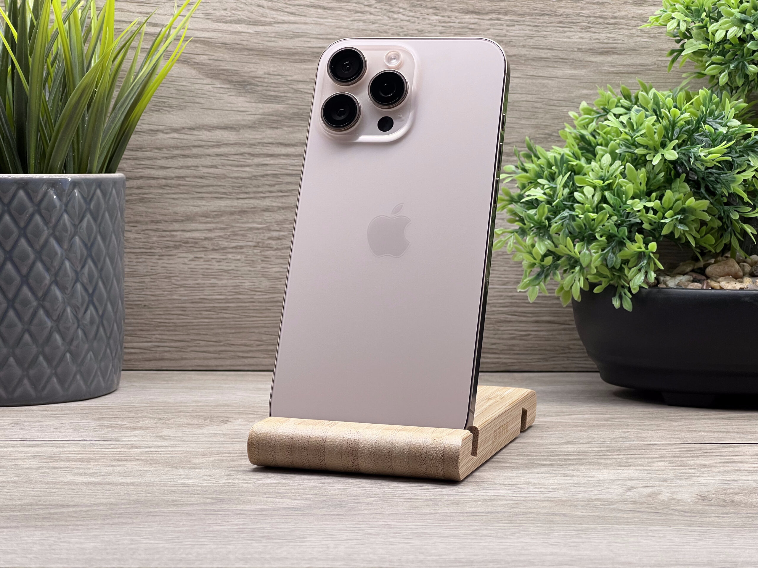 Hibátlan iPhone 16 Pro Max Desert Titanium 256GB 2 ÉV Garanciával Számlával 97% Akku