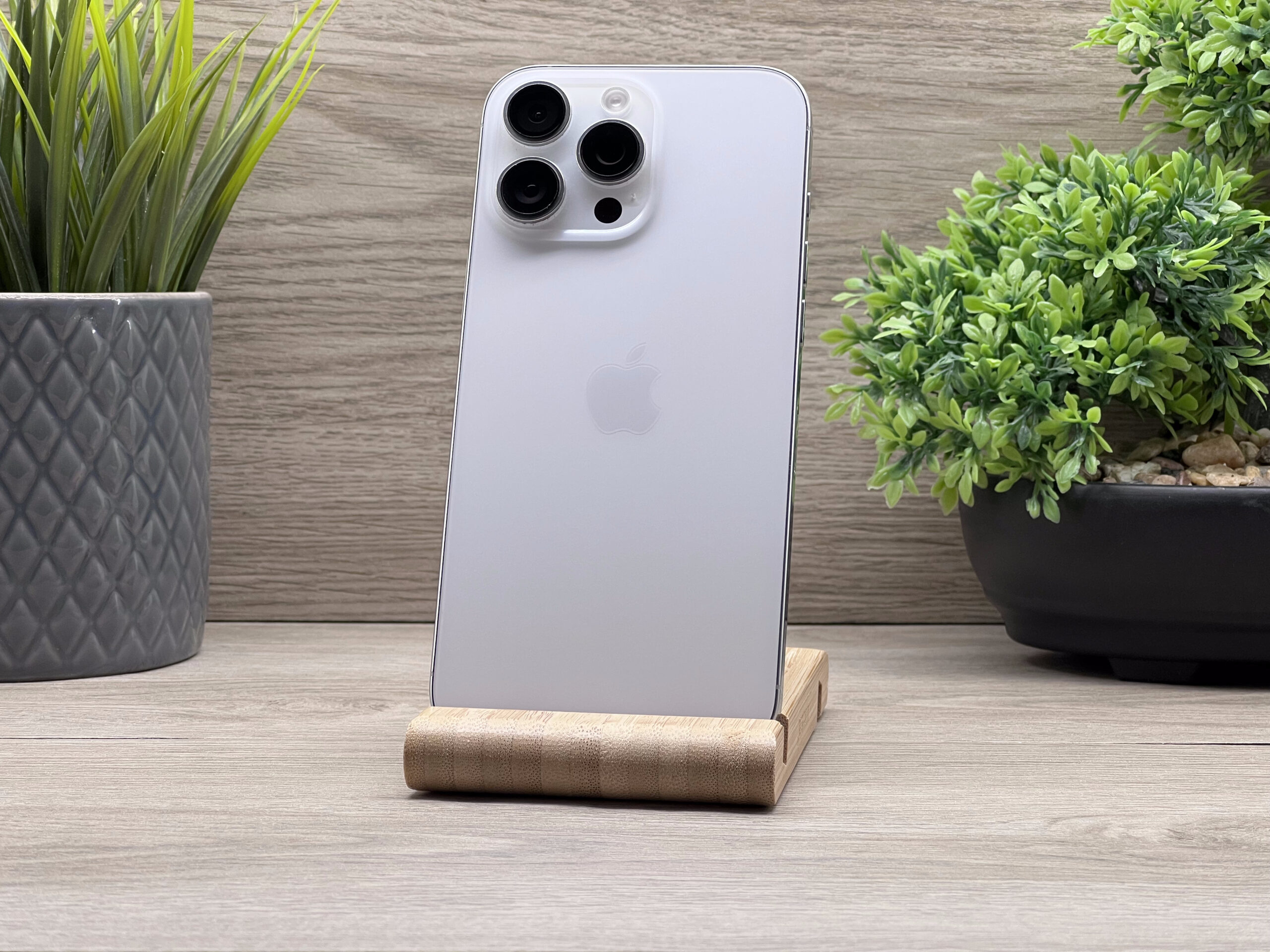 Hibátlan iPhone 16 Pro Max White Titanium 256GB 2 ÉV Garanciával 96%