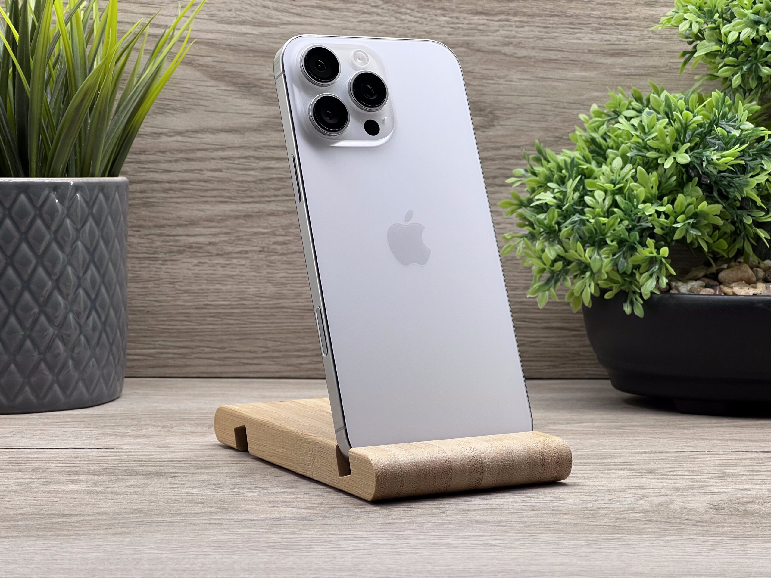 Hibátlan iPhone 16 Pro Max White Titanium 256GB 2 ÉV Garanciával 96%