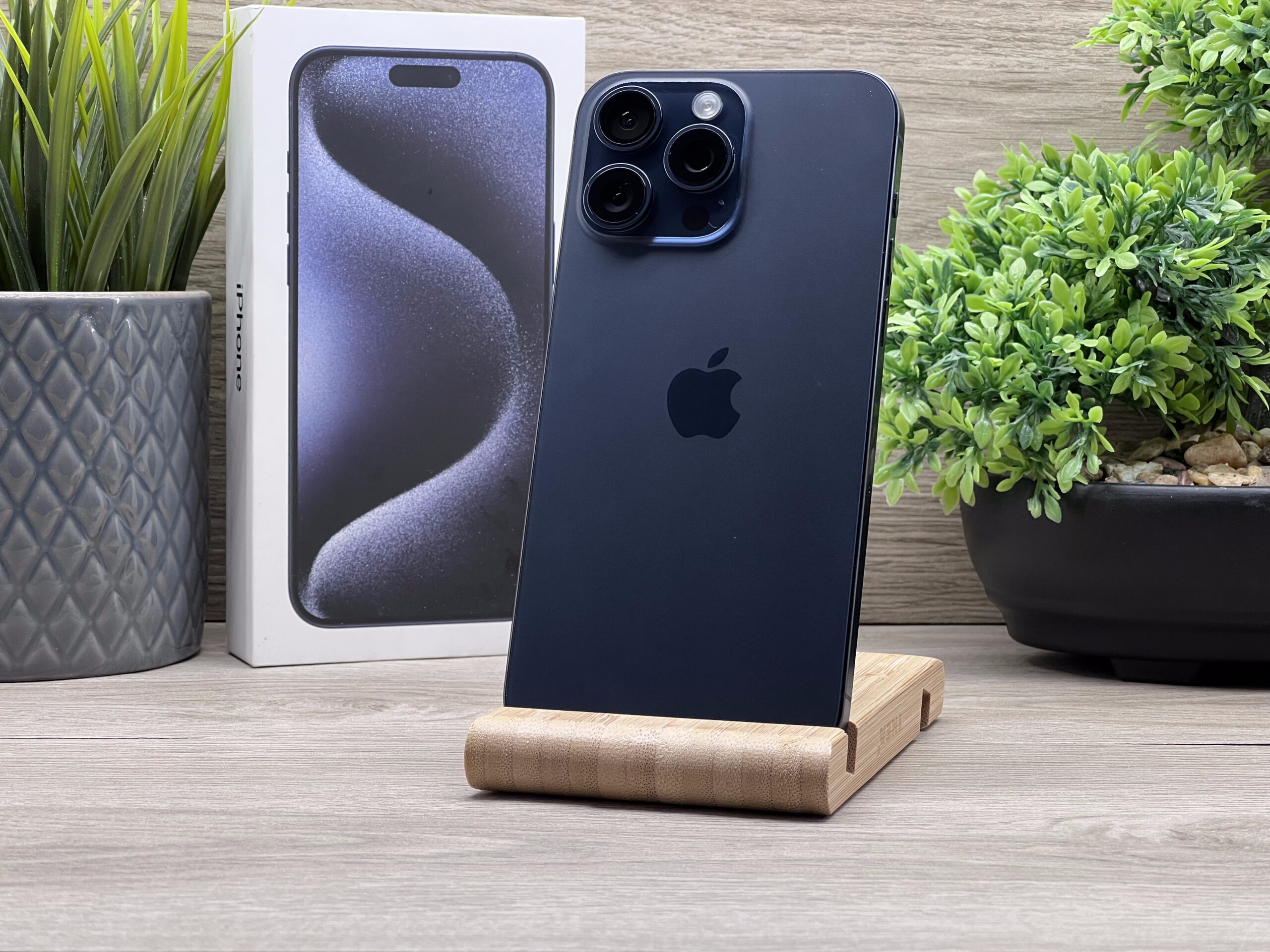 Hibátlan iPhone 15 Pro Max Blue Titanium 512GB 2 ÉV Garanciával 93%