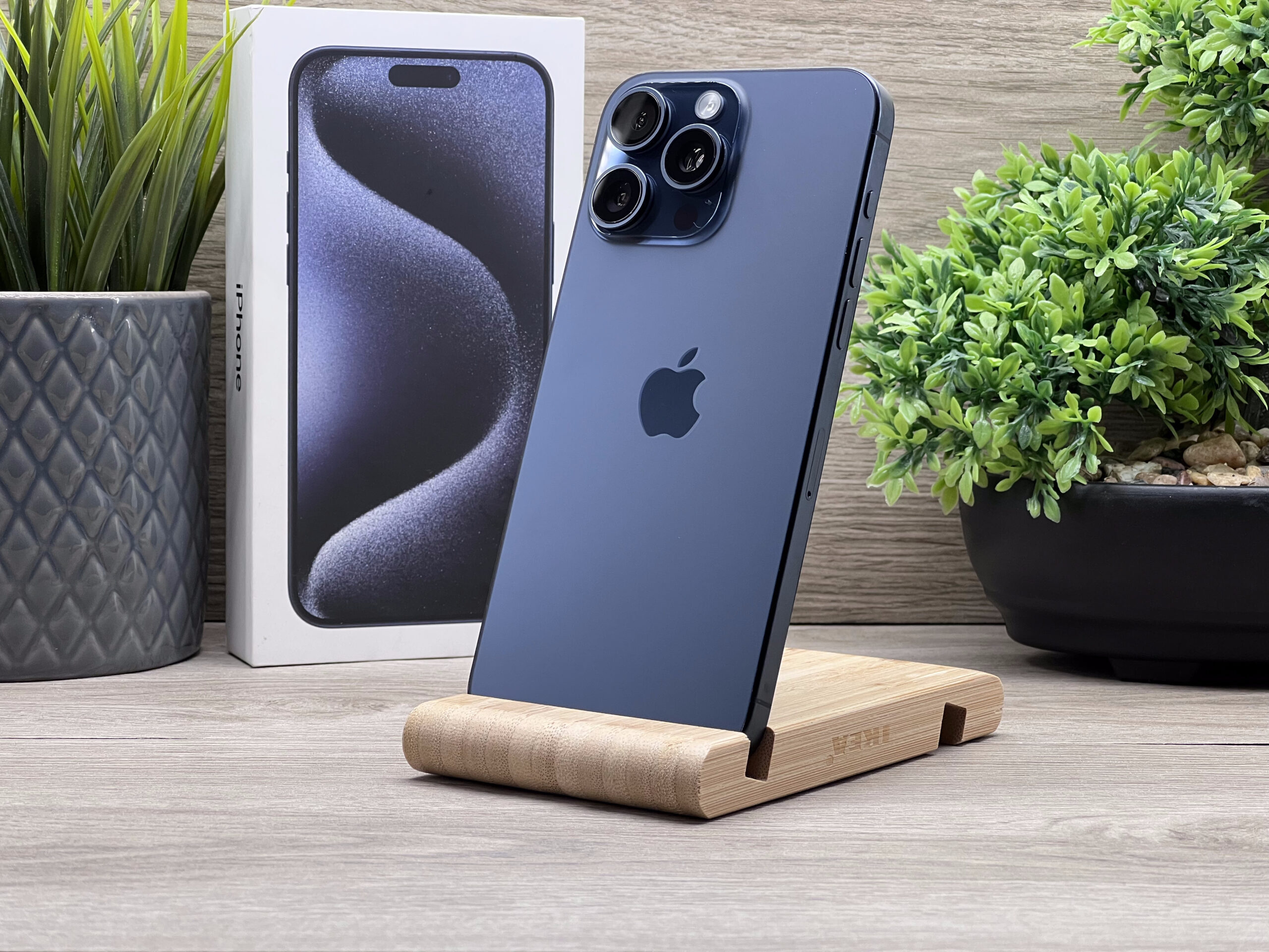 Hibátlan iPhone 15 Pro Max Blue Titanium 512GB 2 ÉV Garanciával 93%