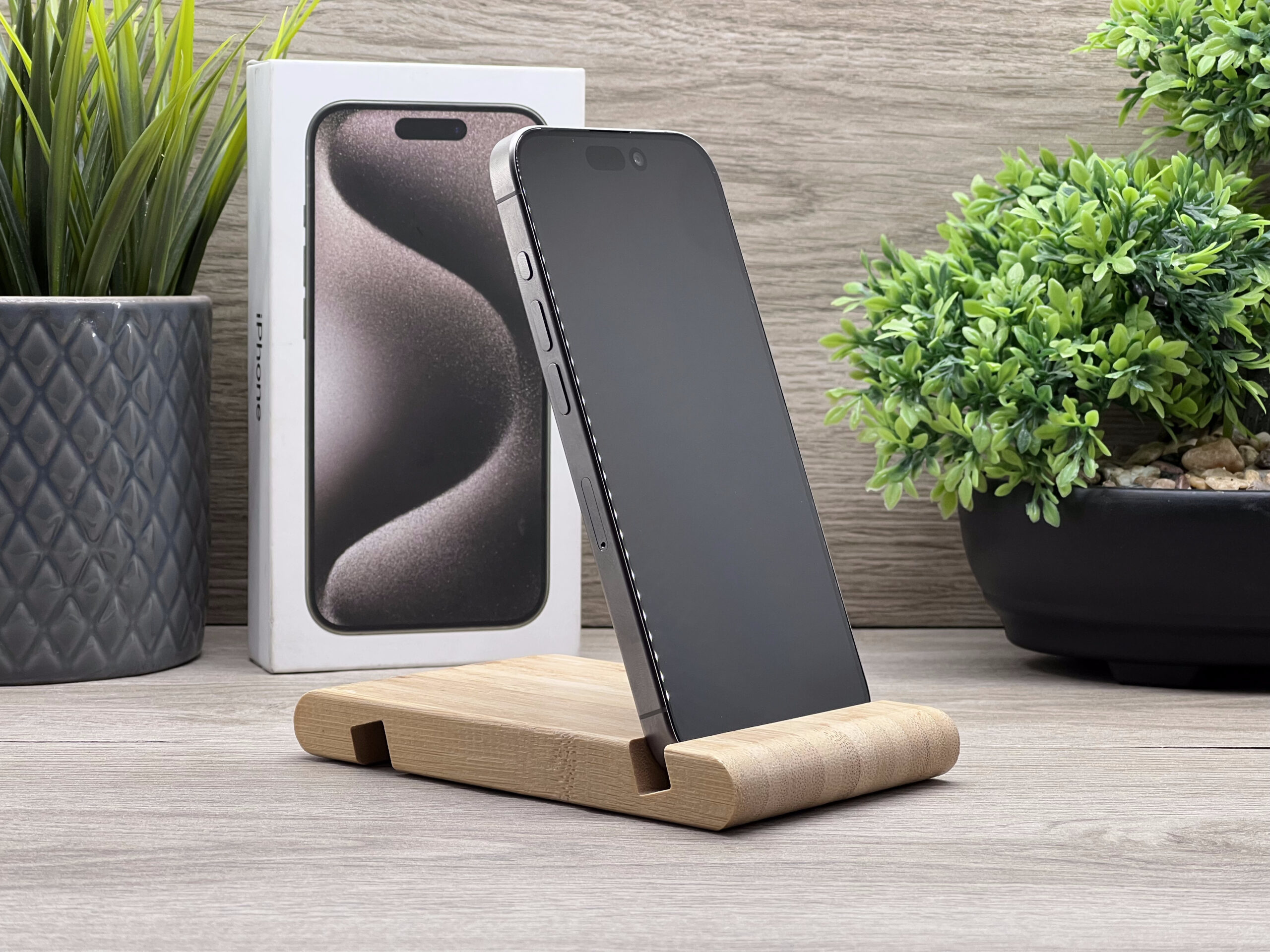 Hibátlan iPhone 15 Pro Natural Titanium 128GB 2 ÉV Garanciával Számlával 92% Akku