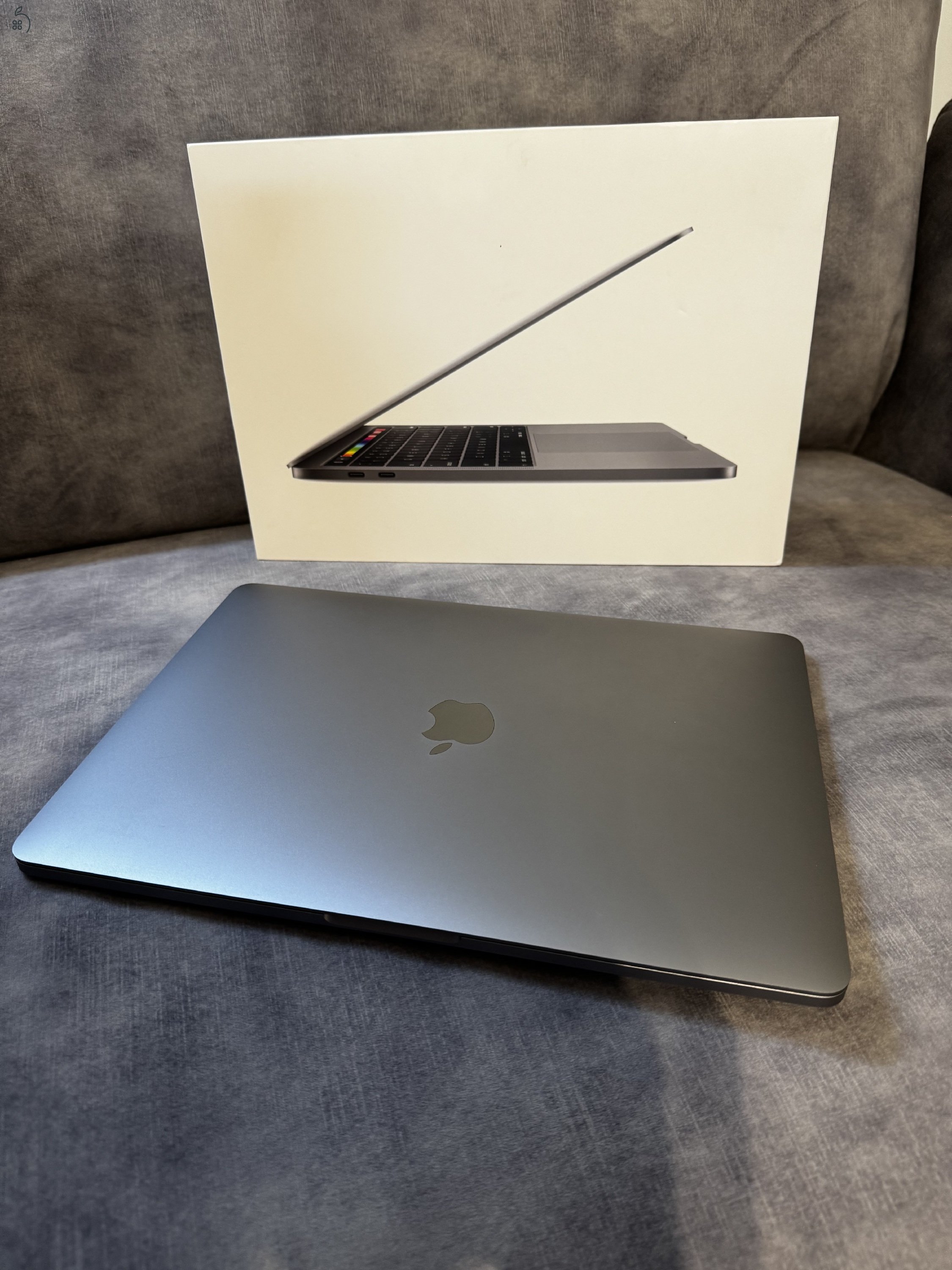 Tökéletes újszerű i5,8gb DDR,256gb HDD, Touchbar