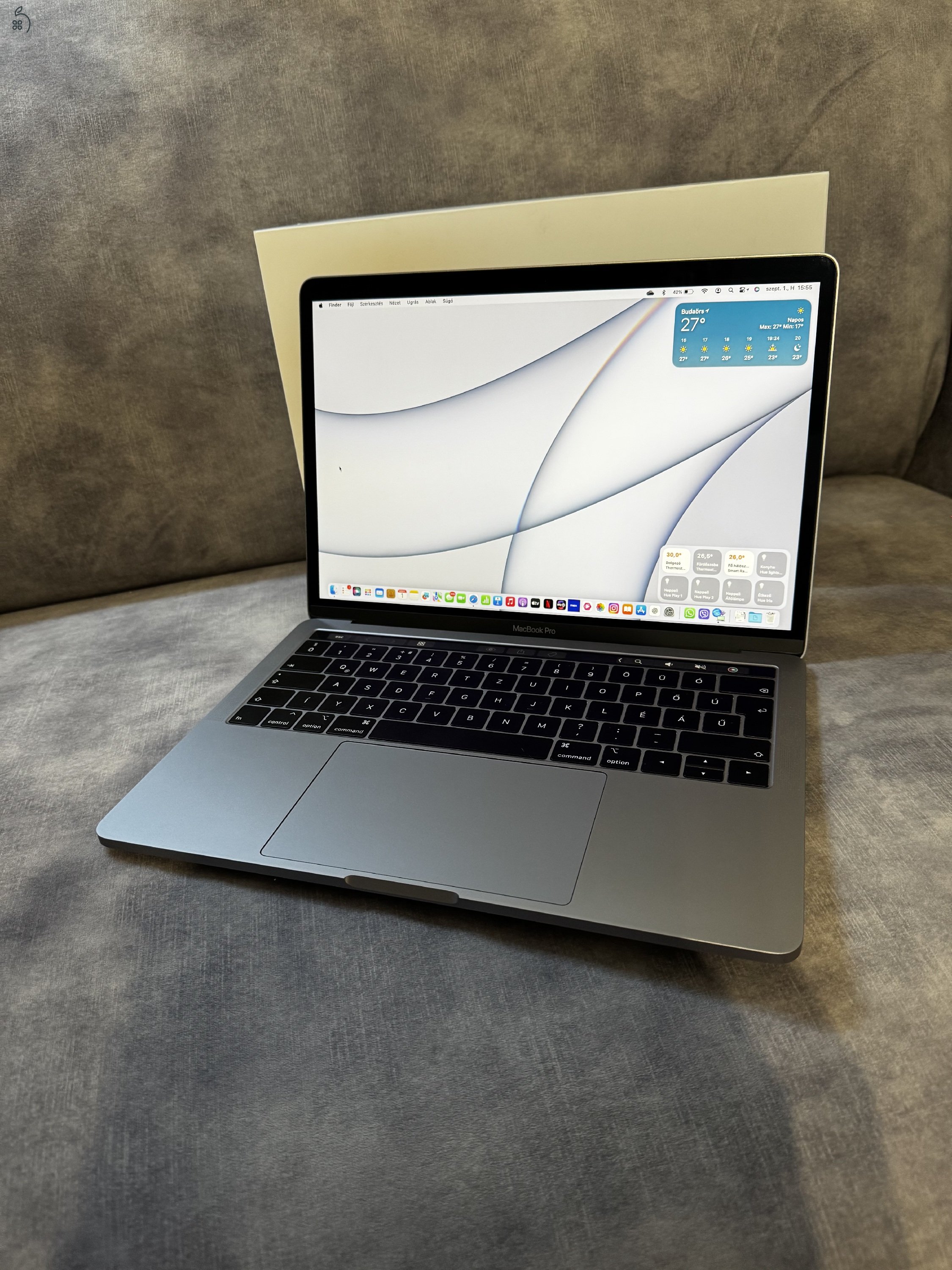 Tökéletes újszerű i5,8gb DDR,256gb HDD, Touchbar