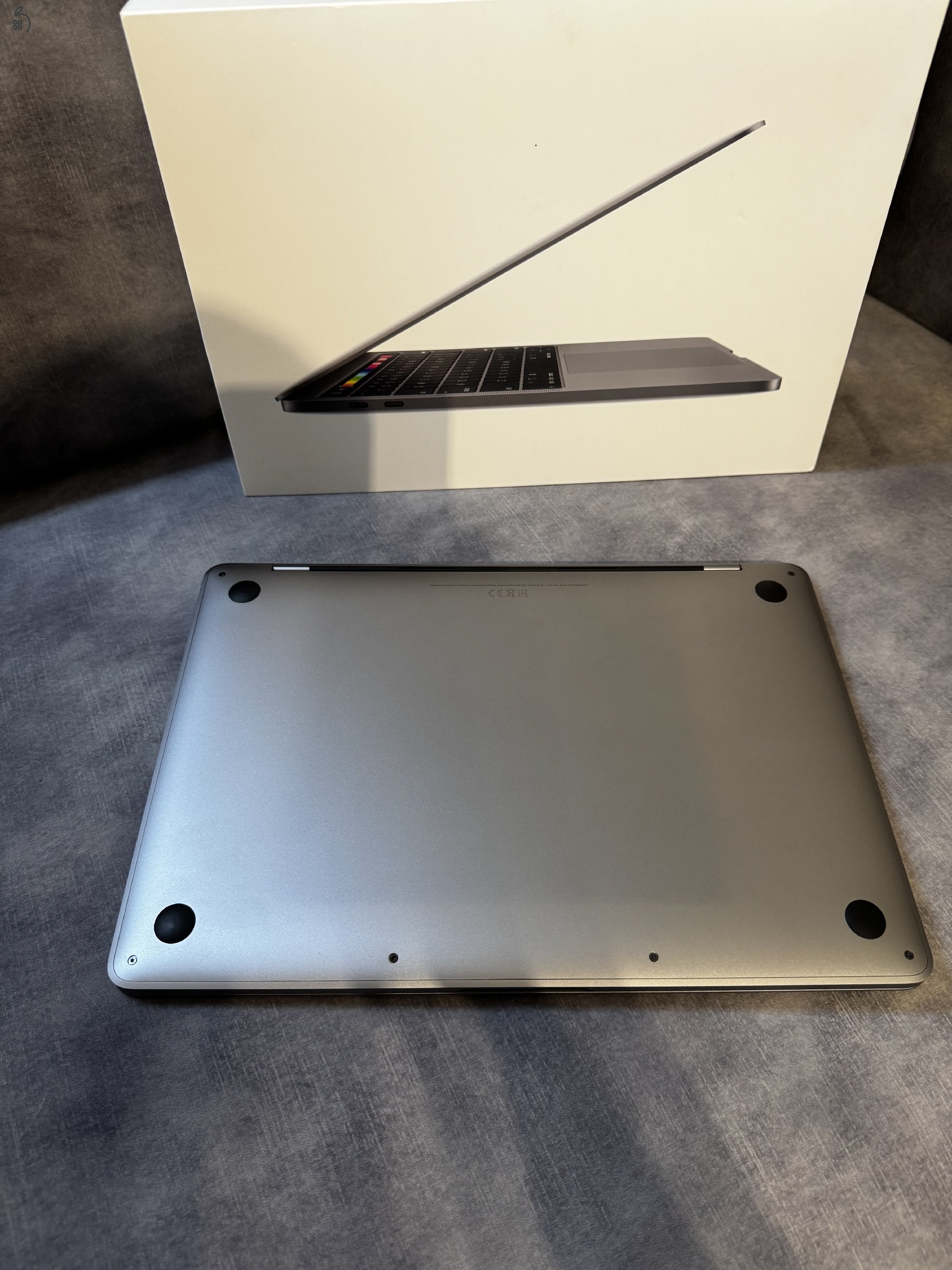 Tökéletes újszerű i5,8gb DDR,256gb HDD, Touchbar