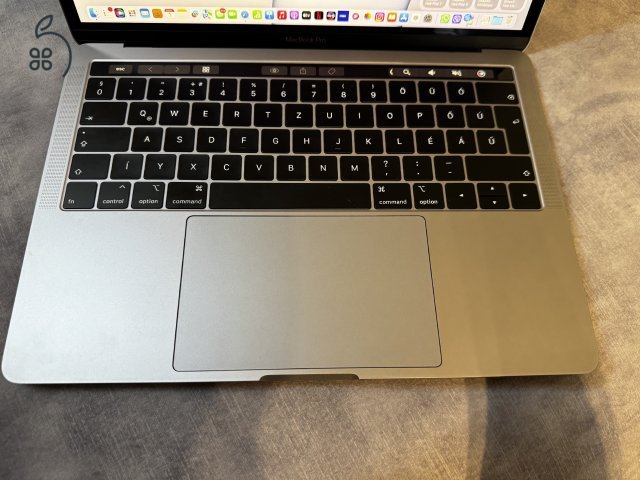 Tökéletes újszerű i5,8gb DDR,256gb HDD, Touchbar