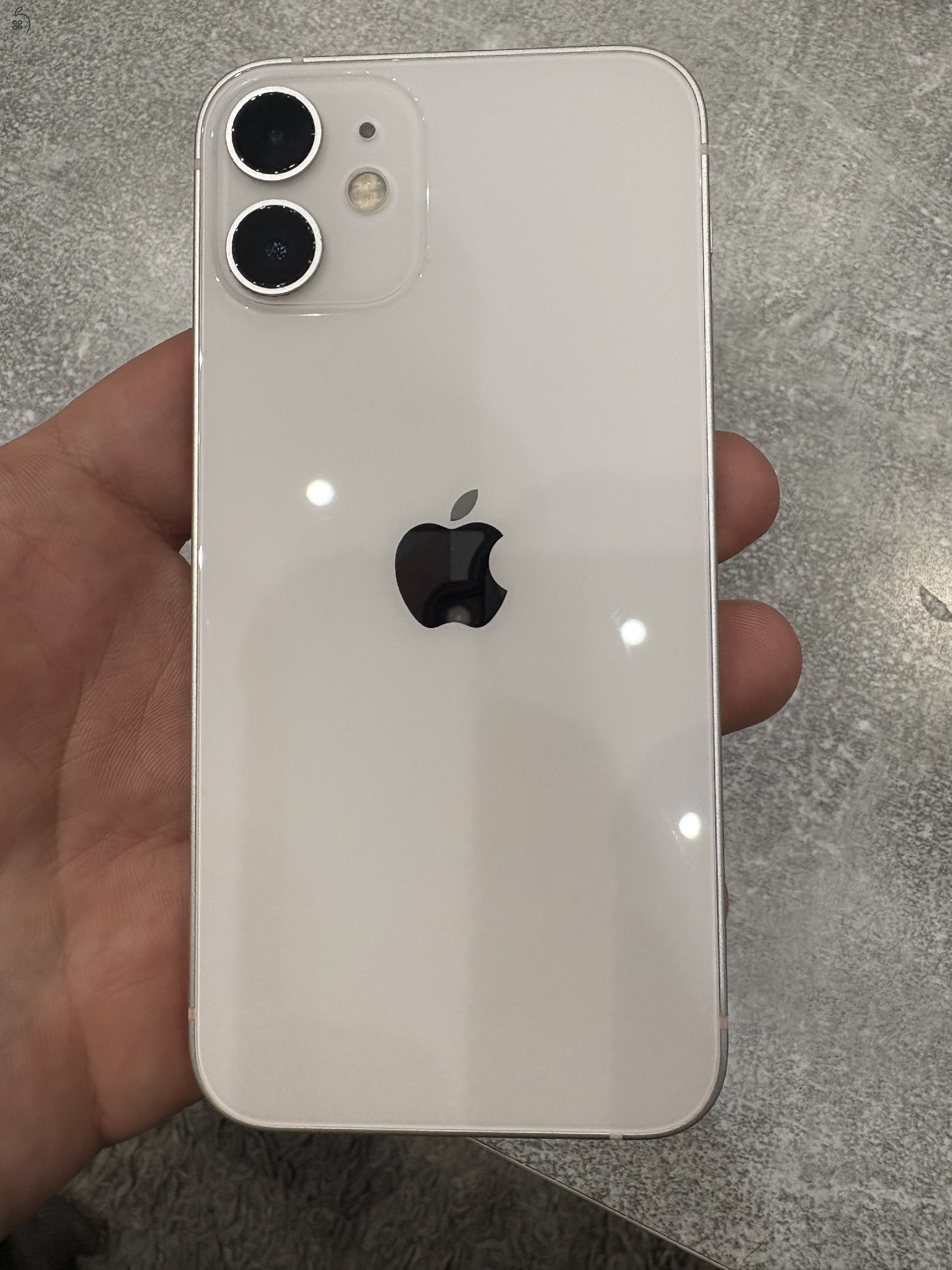 Eladó Iphone 12 mini dobozzal, töltővel