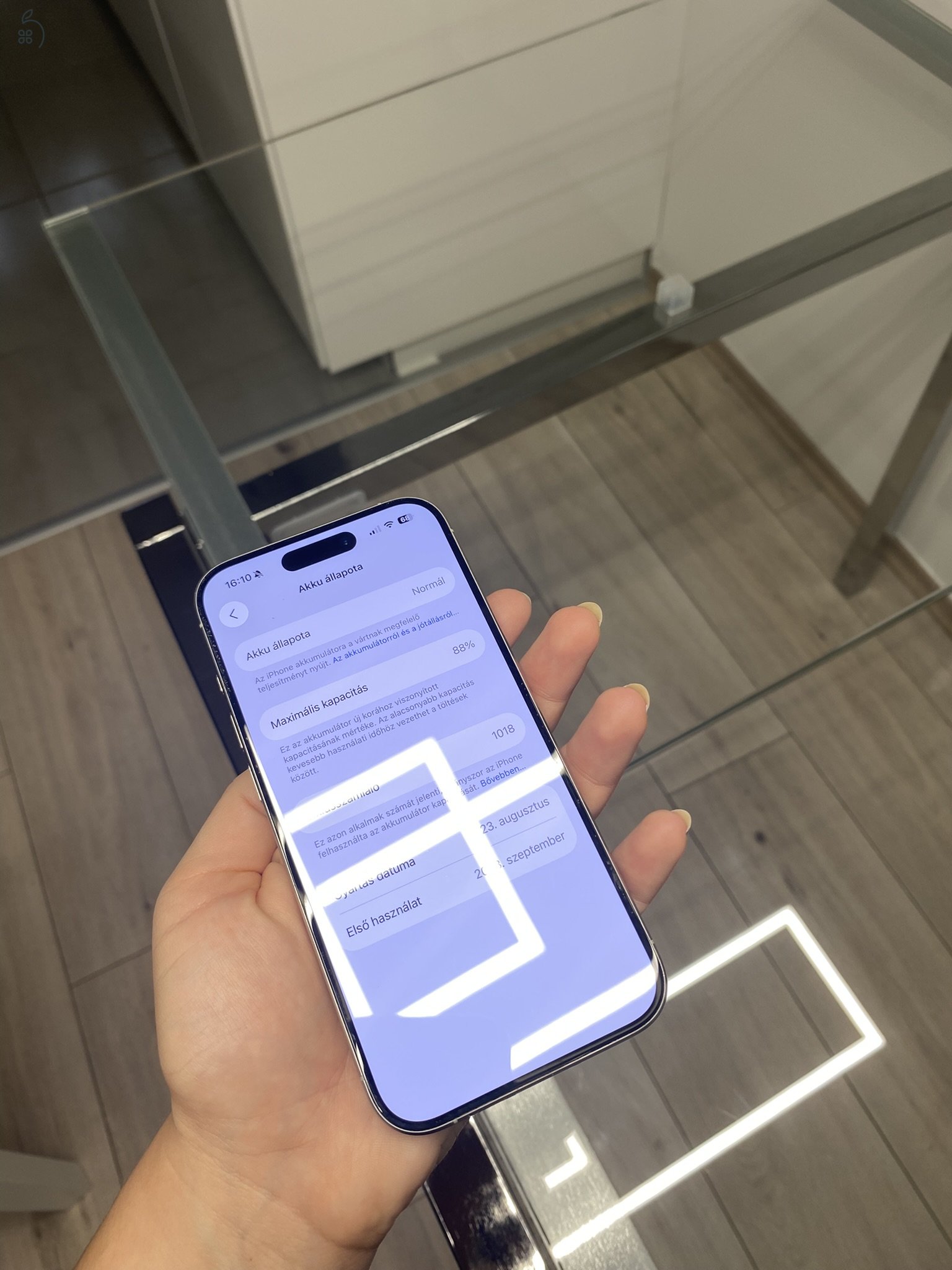  iPhone 15 Pro (1 TB, fehér titán, kártyafüggetlen)