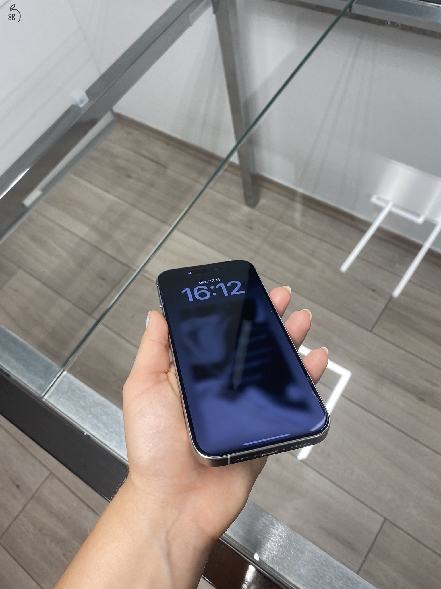  iPhone 15 Pro (1 TB, fehér titán, kártyafüggetlen)