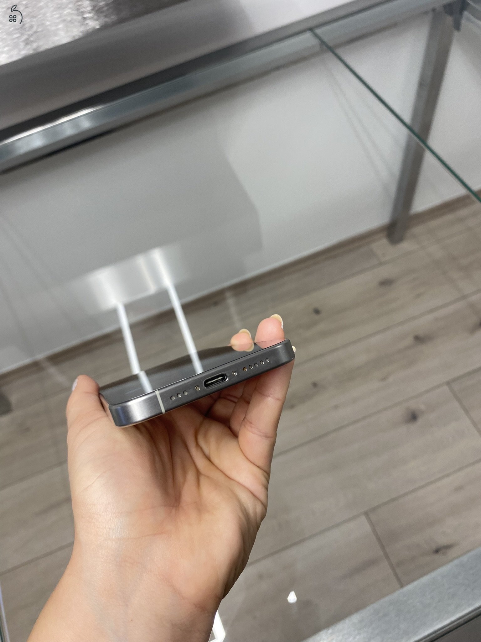  iPhone 15 Pro (1 TB, fehér titán, kártyafüggetlen)