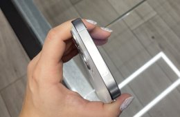  iPhone 15 Pro (1 TB, fehér titán, kártyafüggetlen)