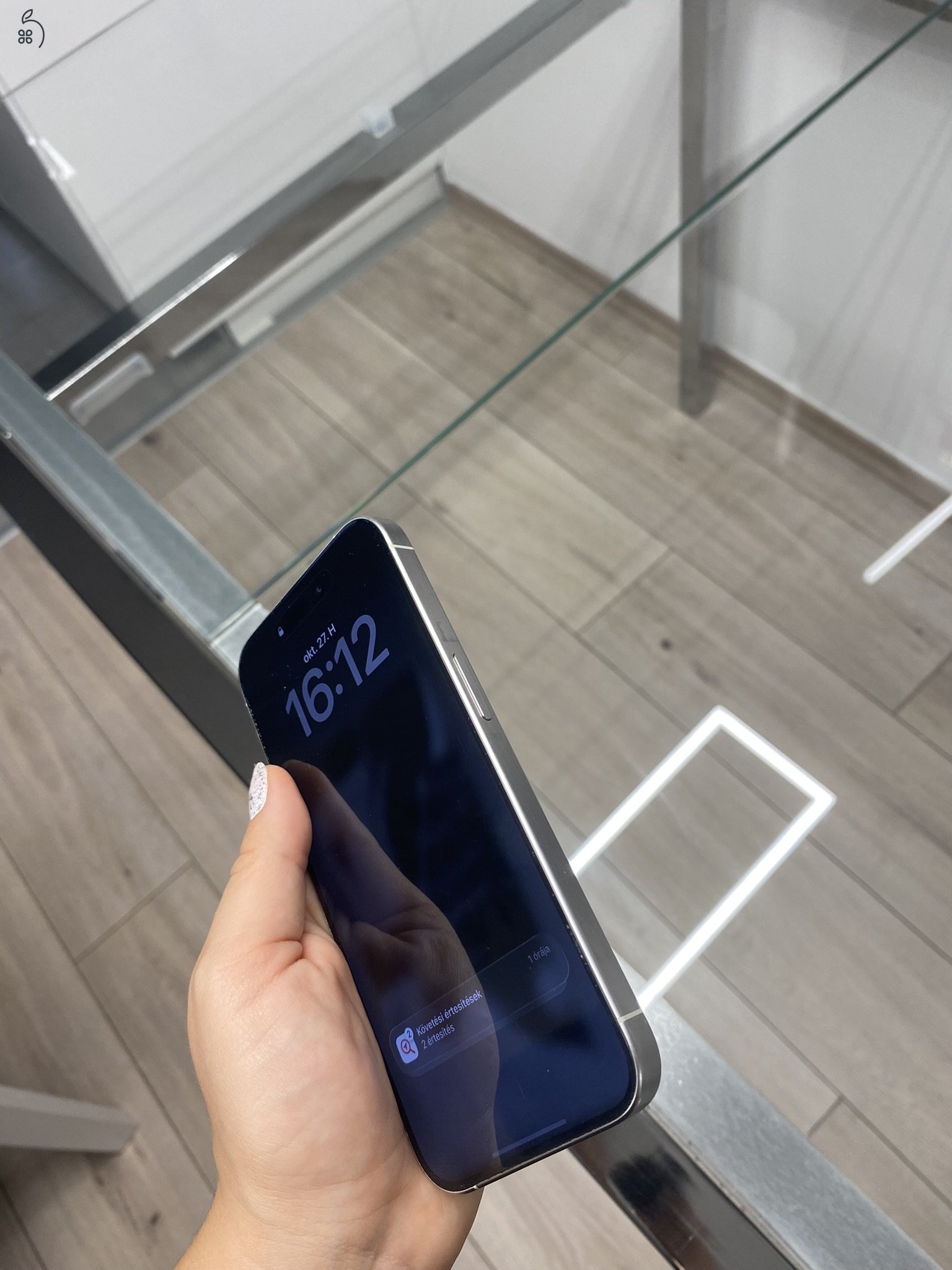  iPhone 15 Pro (1 TB, fehér titán, kártyafüggetlen)