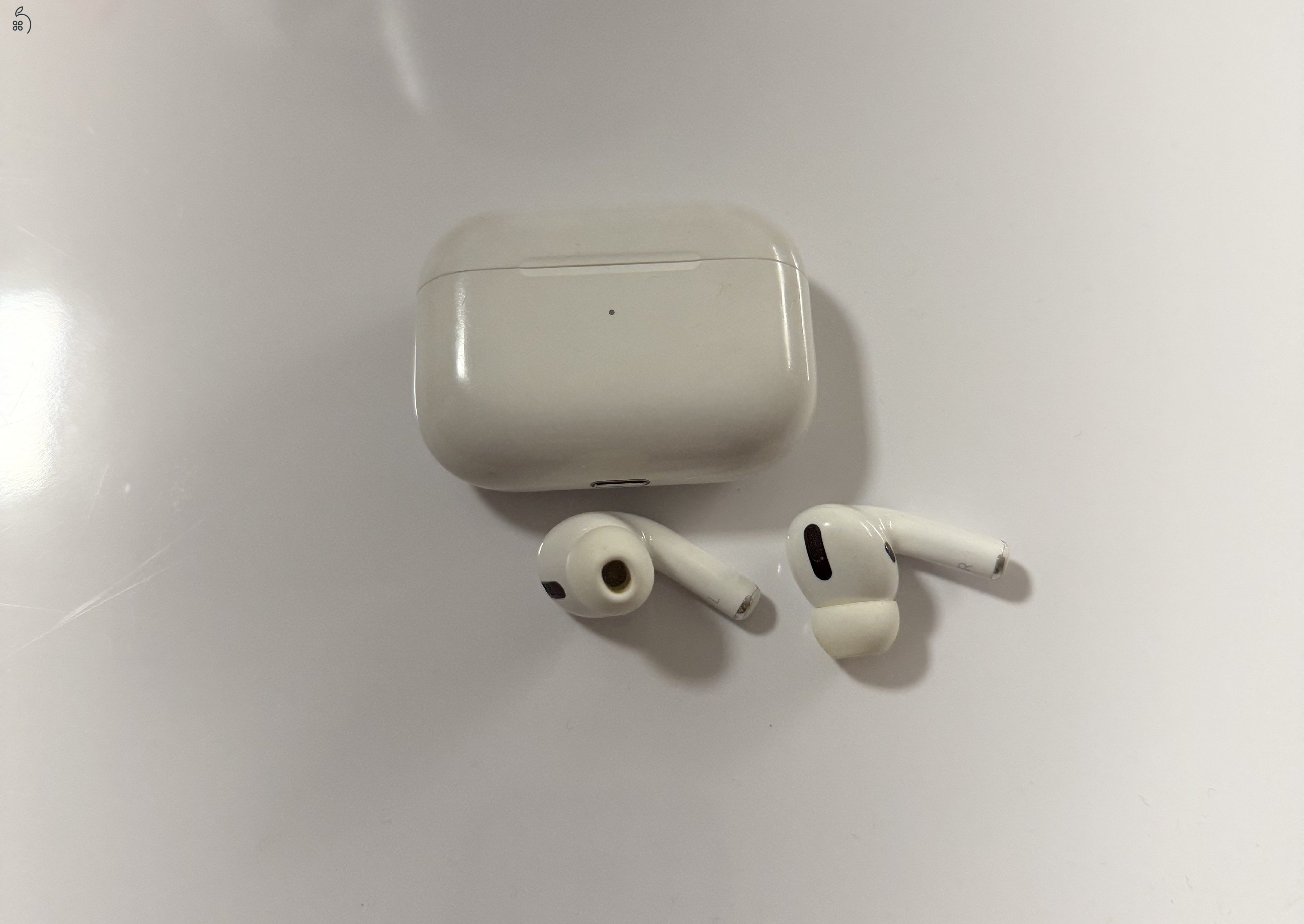 Apple Airpods Pro (1. generáció) - használt, teljes tartozékkal 