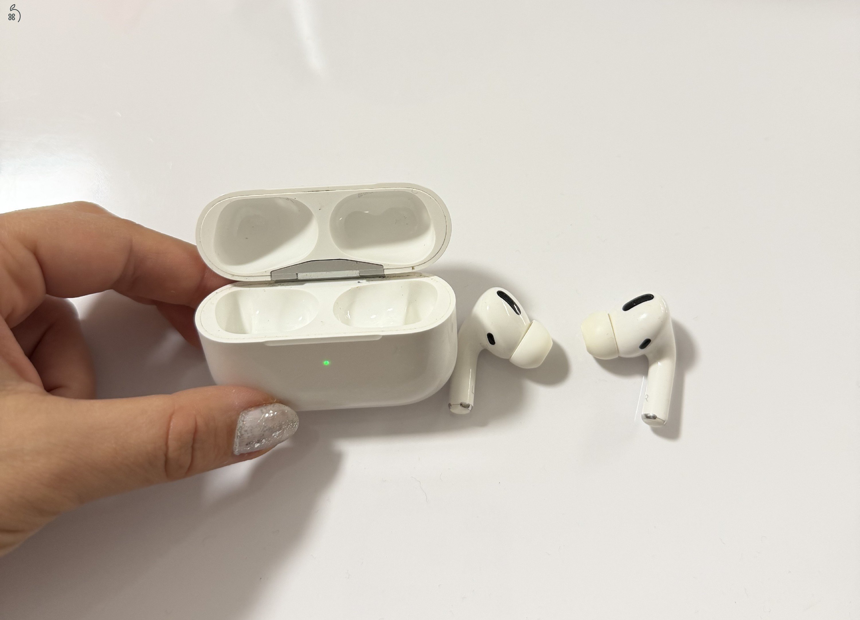 Apple Airpods Pro (1. generáció) - használt, teljes tartozékkal 