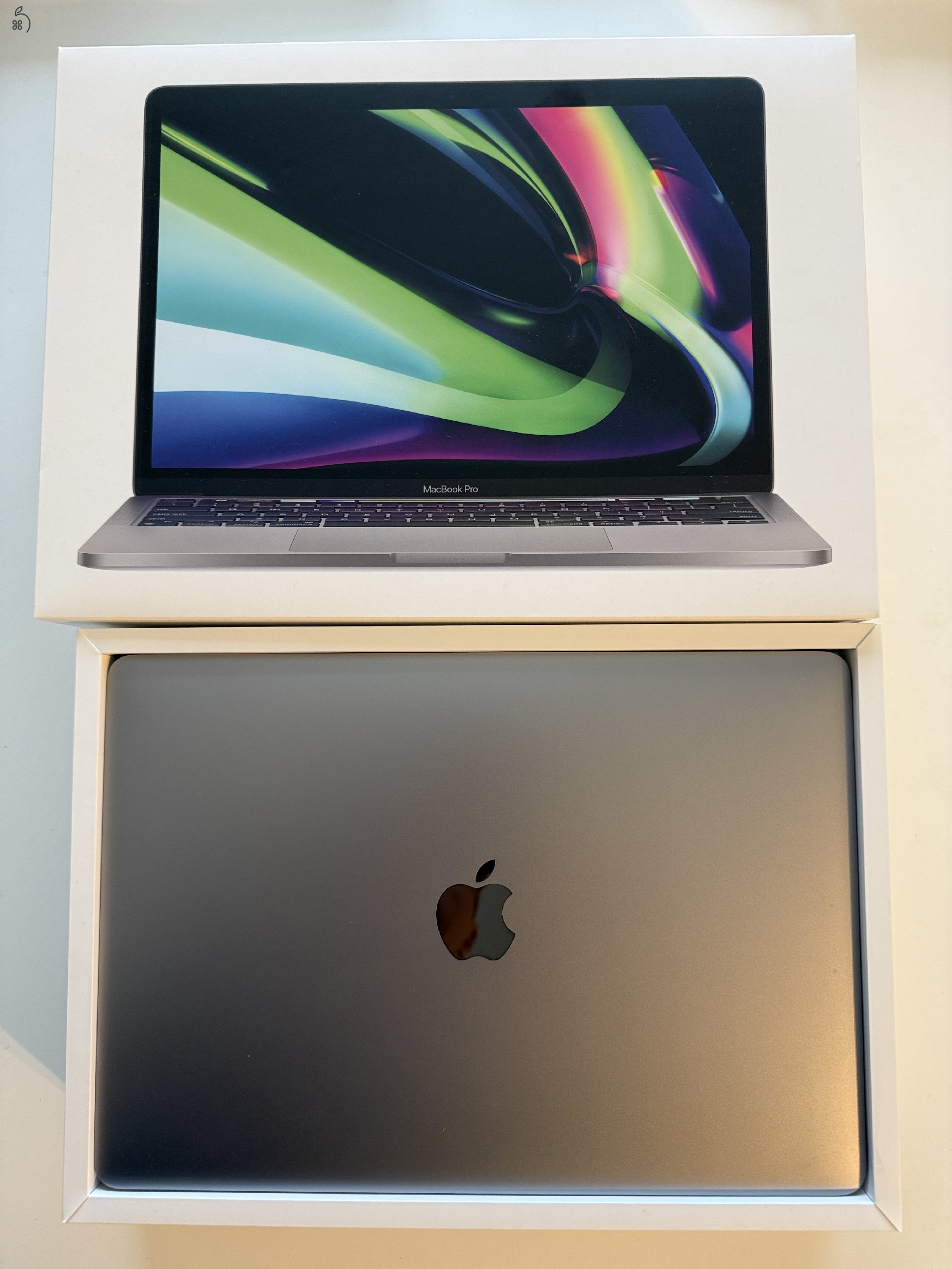 13” MacBook Pro (M1, 8GB / 256GB) – szép állapot, céges számlával, 27% ÁFÁ-val!