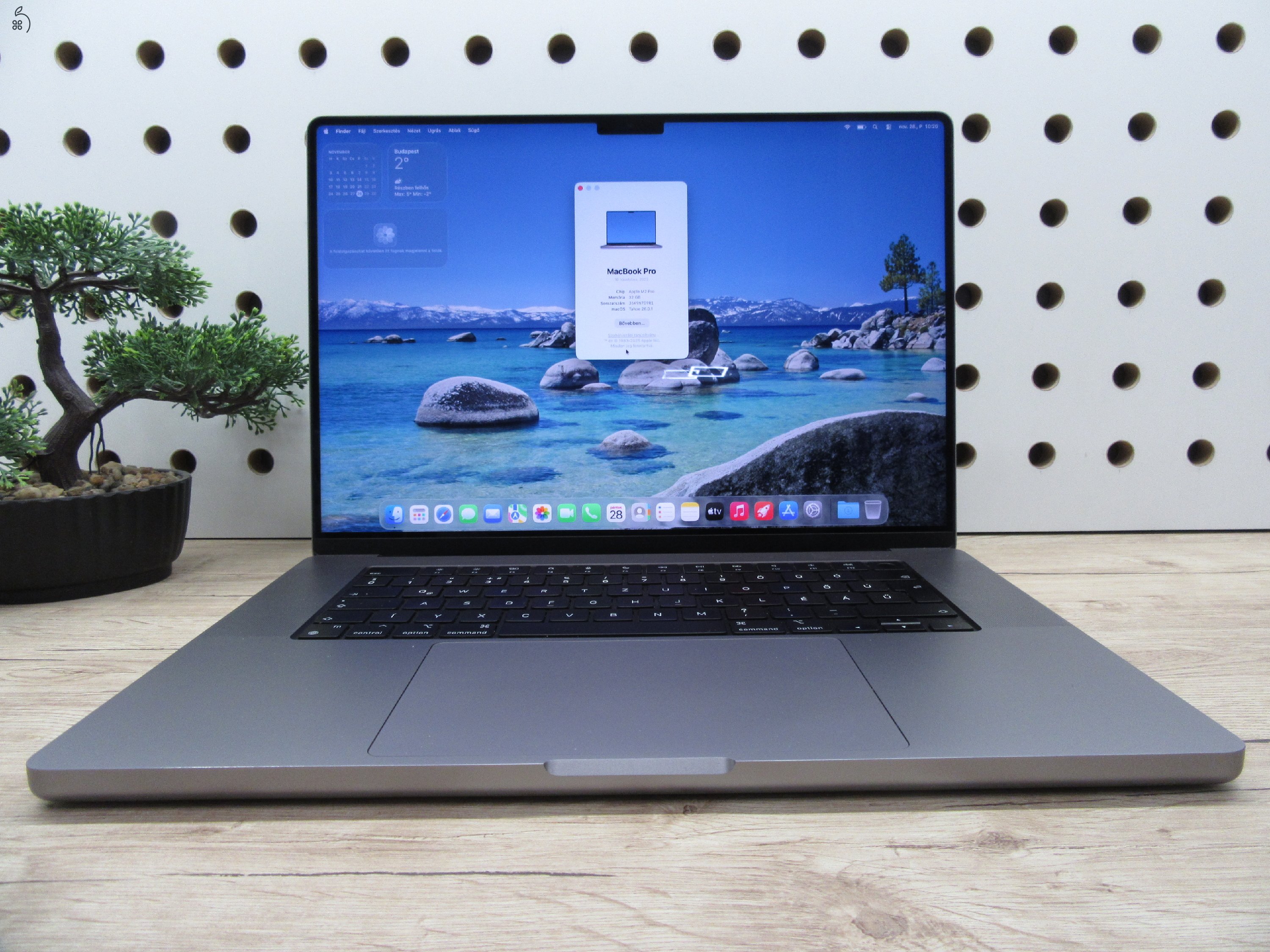 Apple MacBook Pro 16” (2023, M2 Pro) – Liquid Retina XDR + ProMotion 120 Hz, akár 21 óra – 32 GB RAM – 500 GB SSD – Használt, karcmentes – 68 ciklus / 94% akku – 3 hónap garancia