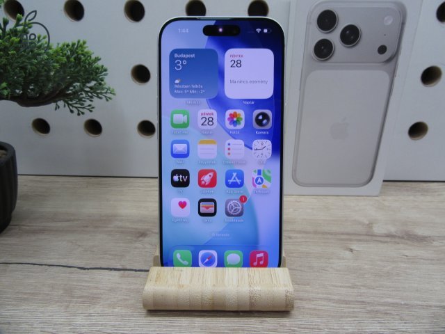 Apple iPhone 17 Pro – Silver – ProMotion 120 Hz, titán dizájn, USB-C – 256 GB – Használt, karcmentes – 100% akku / 0 ciklus – Apple garancia 2026. 11. 27-ig