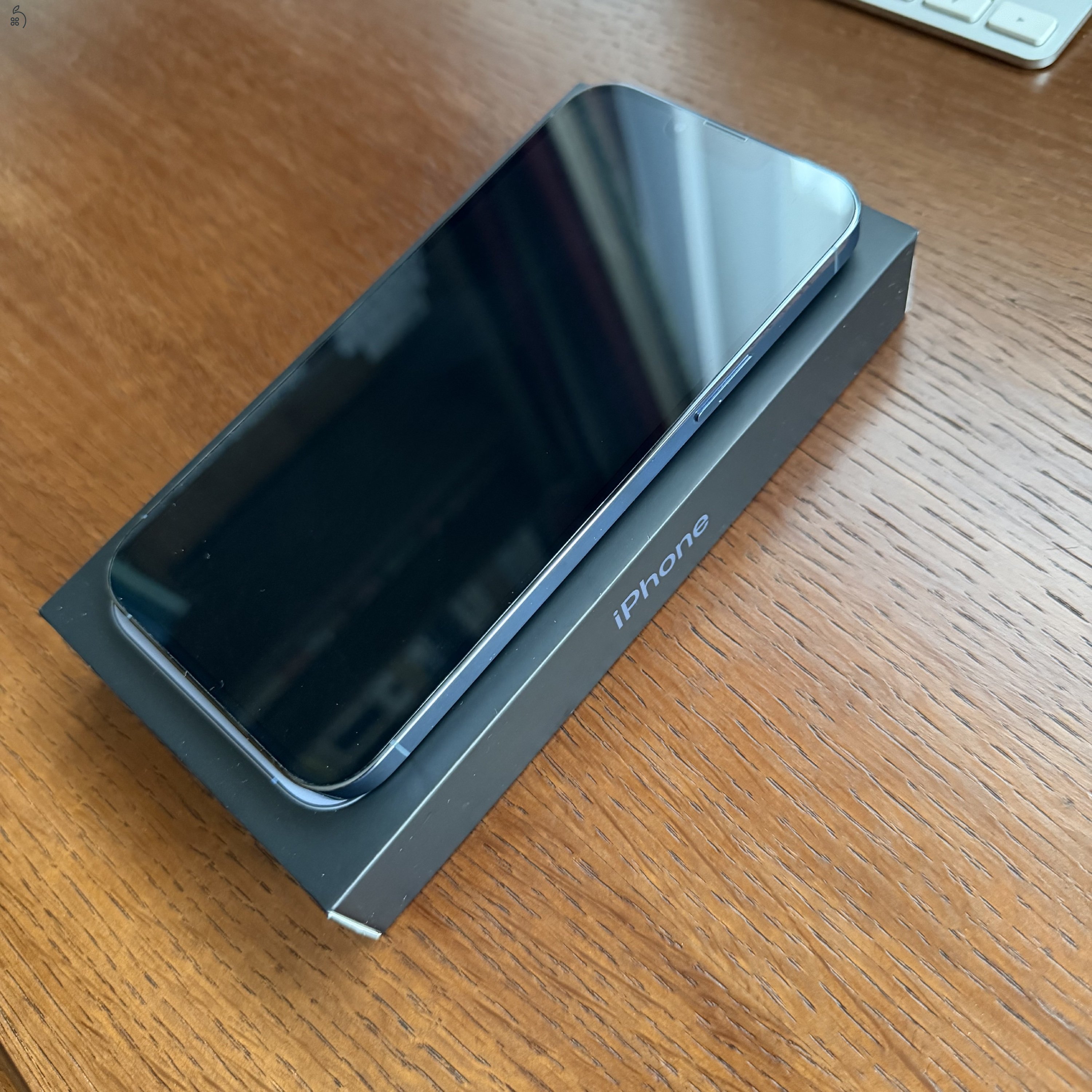 Eladó kiváló állapotban lévő Apple iPhone 13 Pro Max 128 GB Sierra Blue 