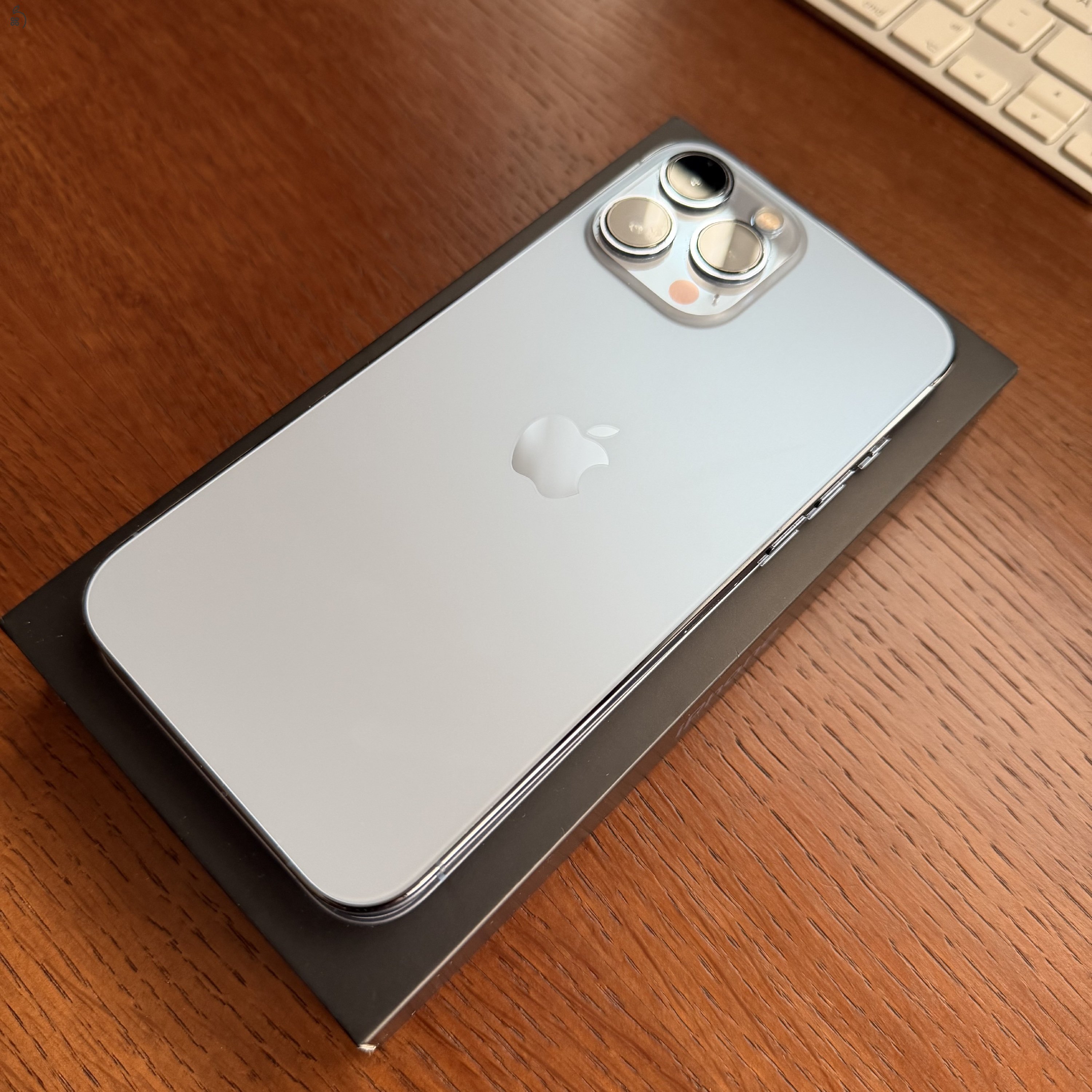 Eladó kiváló állapotban lévő Apple iPhone 13 Pro Max 128 GB Sierra Blue 