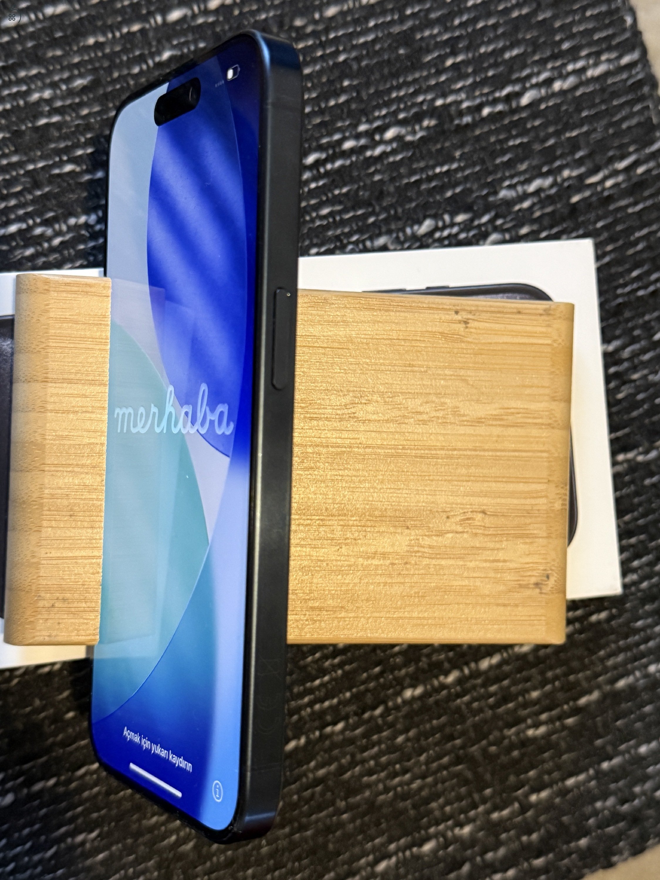 Újszerű Iphone  15 pro 128gb független (1 év gari)