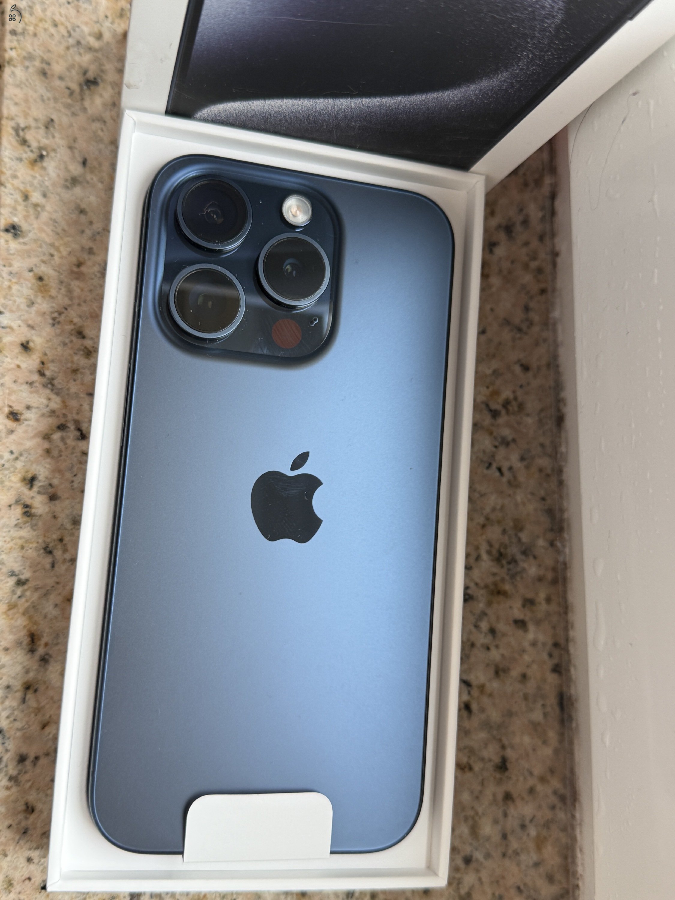 Újszerű Iphone  15 pro 128gb független (1 év gari)