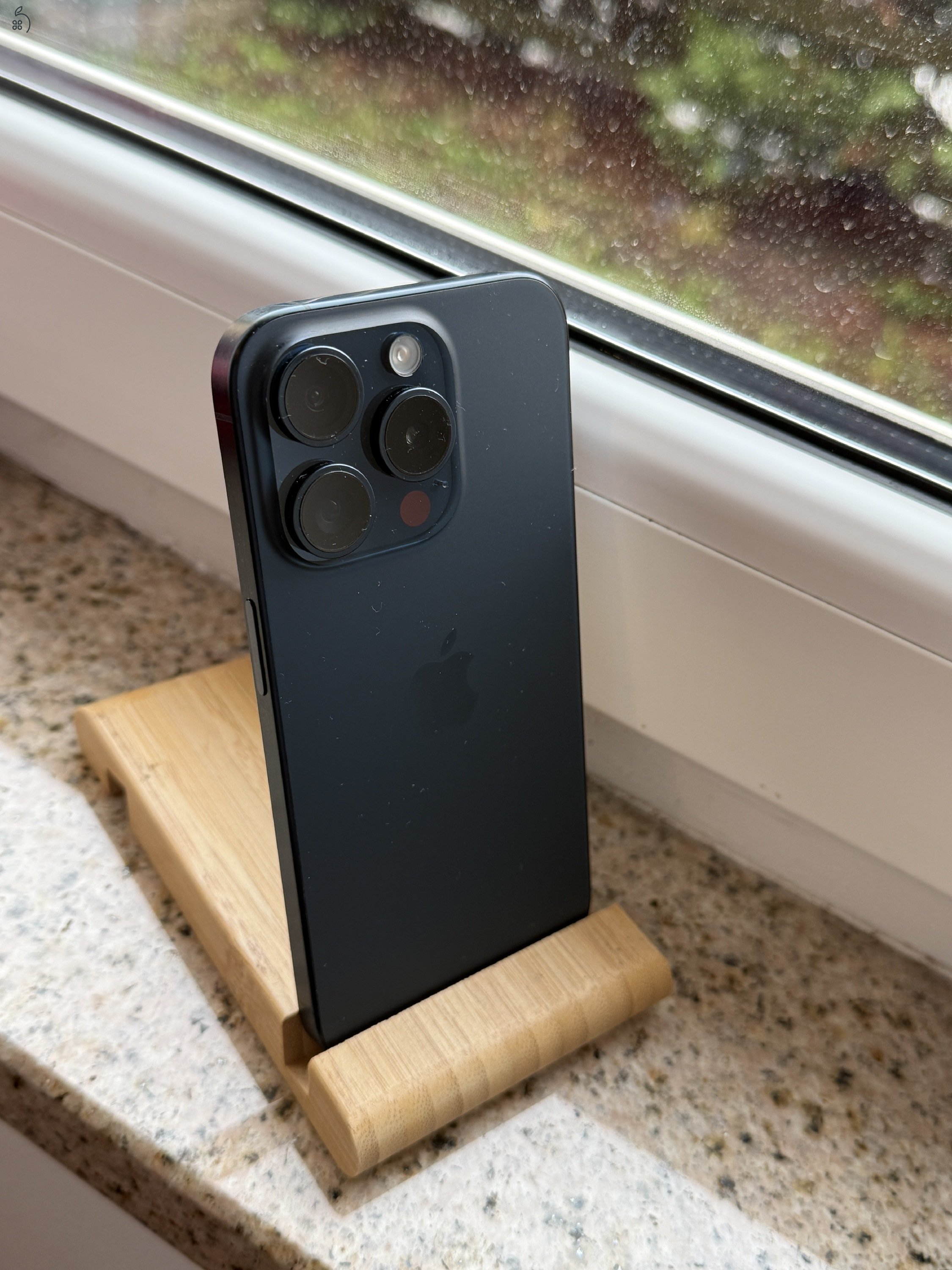 Újszerű Iphone  15 pro 128gb független (1 év gari)