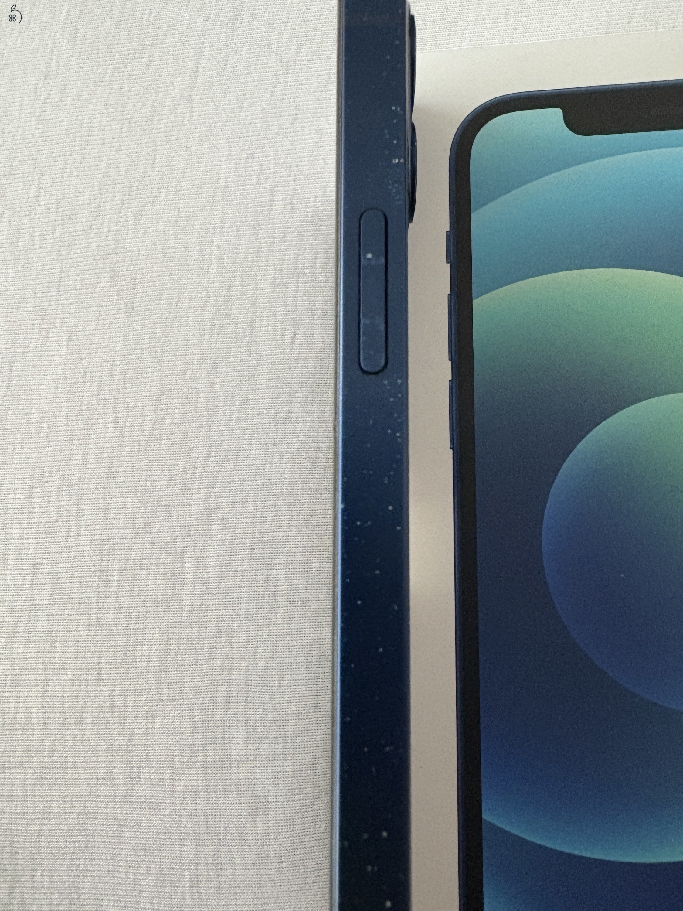 Eladó iPhone 12 64 GB jó állapotban 