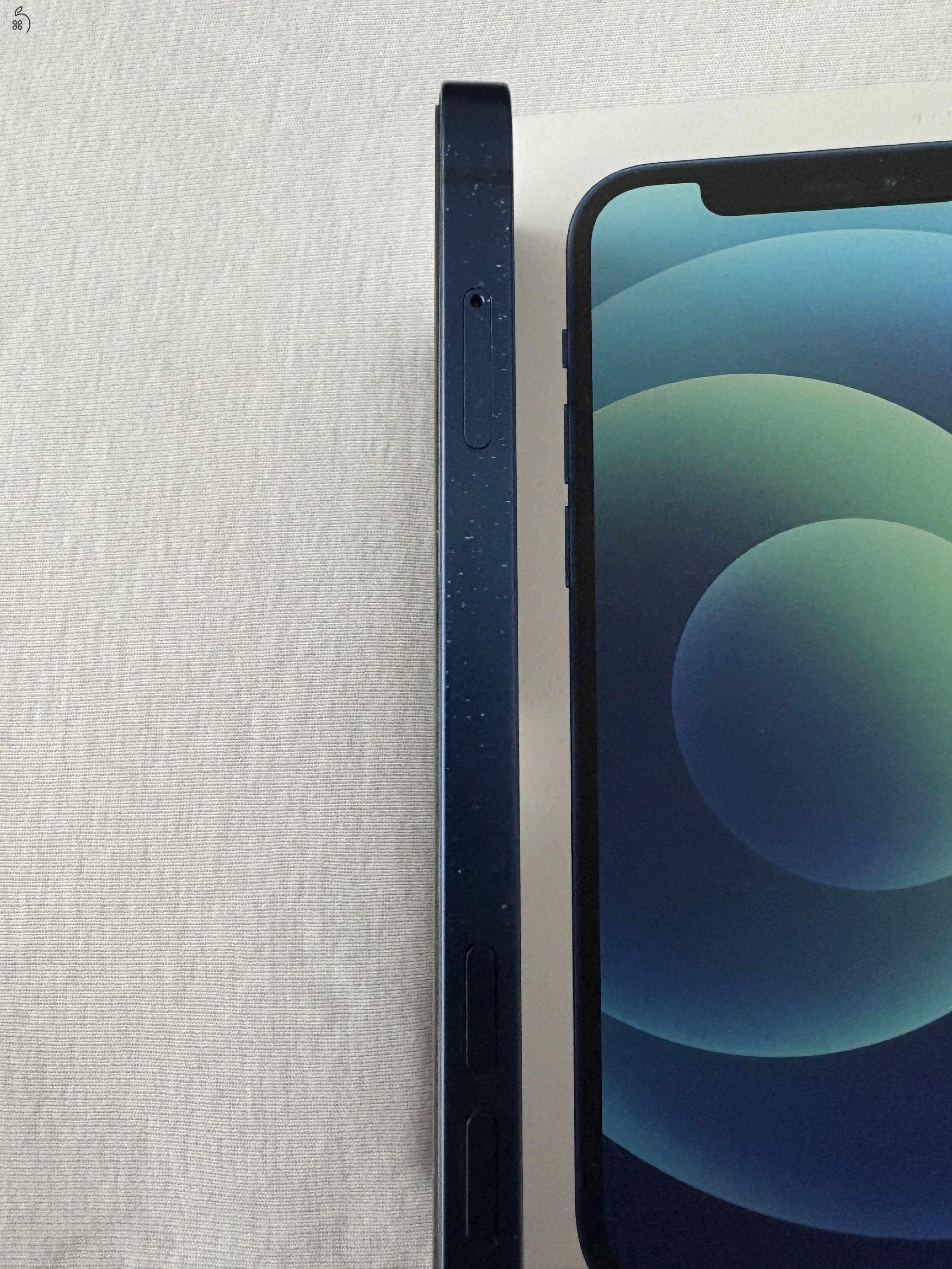 Eladó iPhone 12 64 GB jó állapotban 