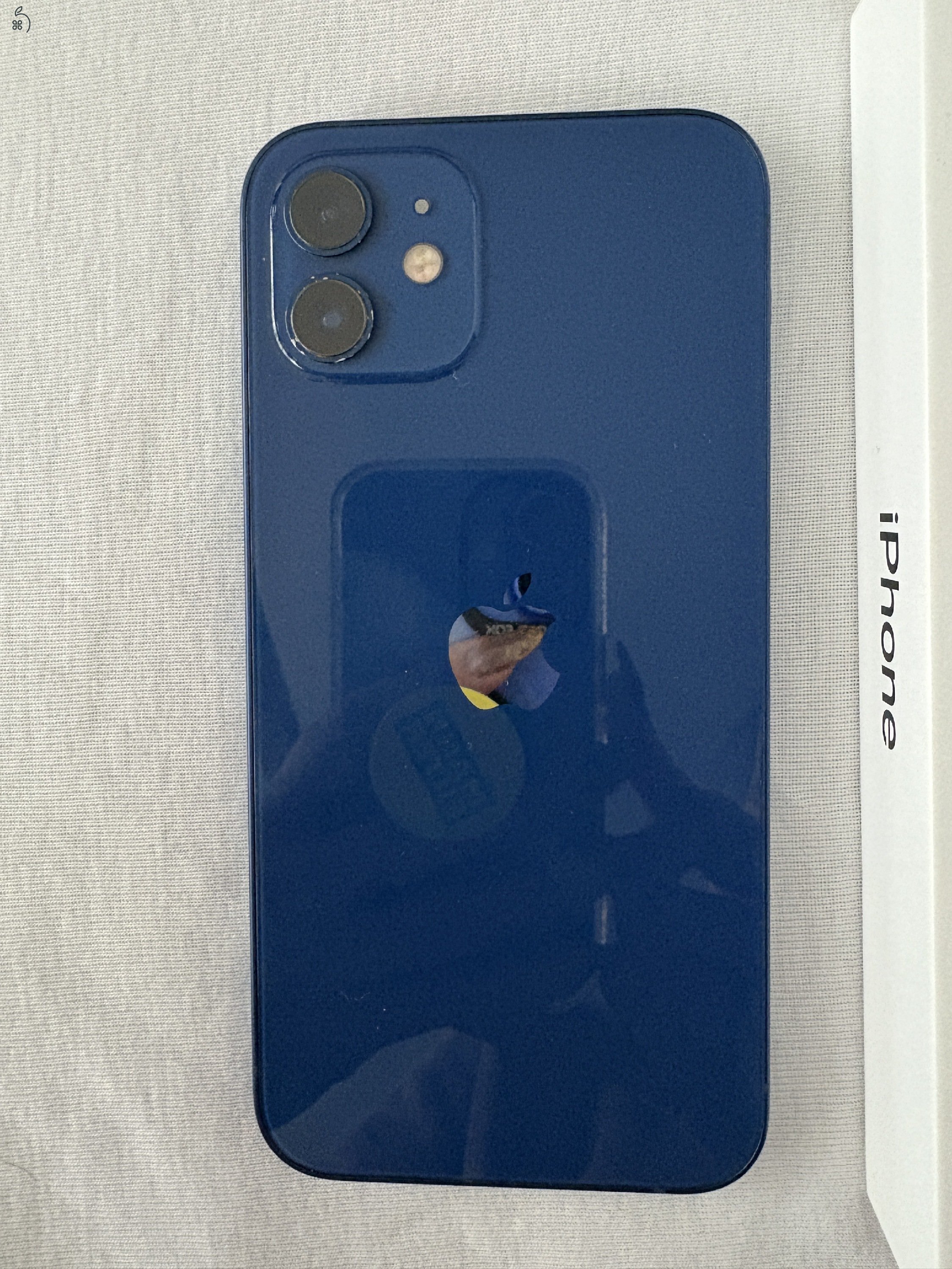 Eladó iPhone 12 64 GB jó állapotban 