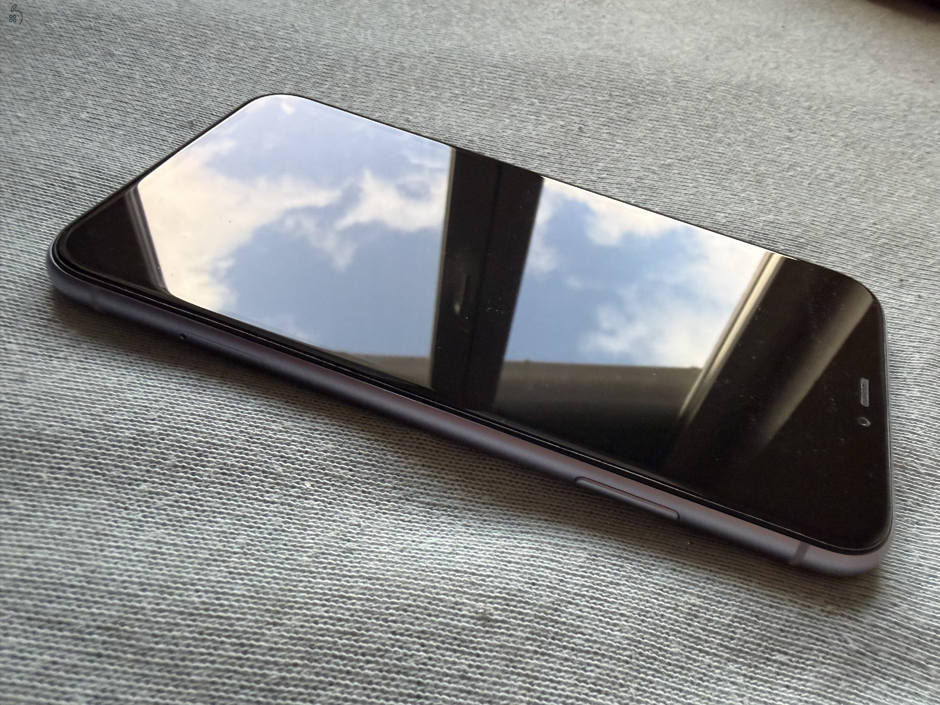 Eladó iphone 11 független