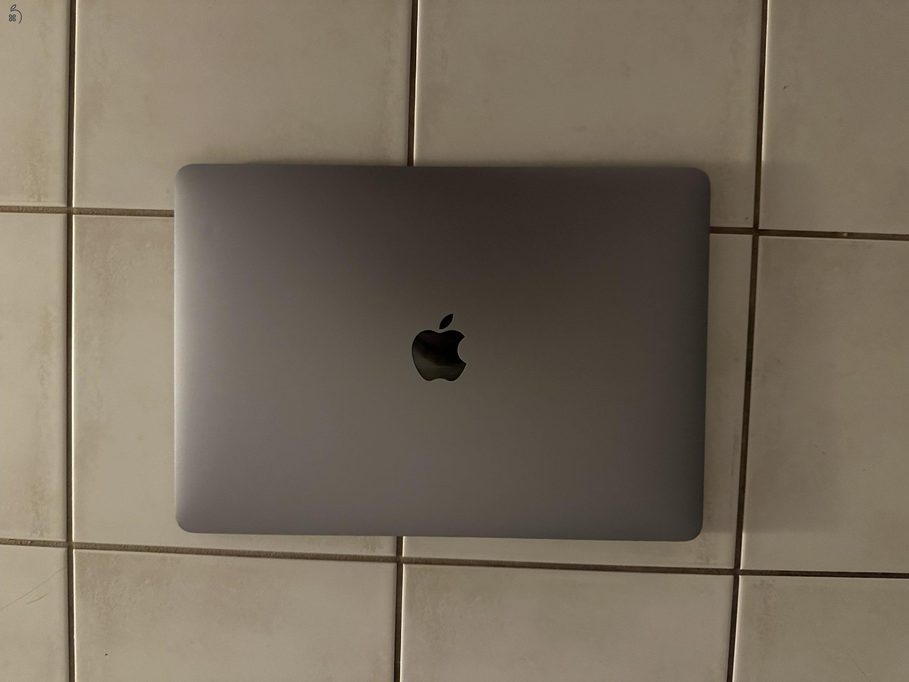 Kitűnő állapotú MacBook Air M1 (2020) 8gb