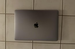 Kitűnő állapotú MacBook Air M1 (2020) 8gb
